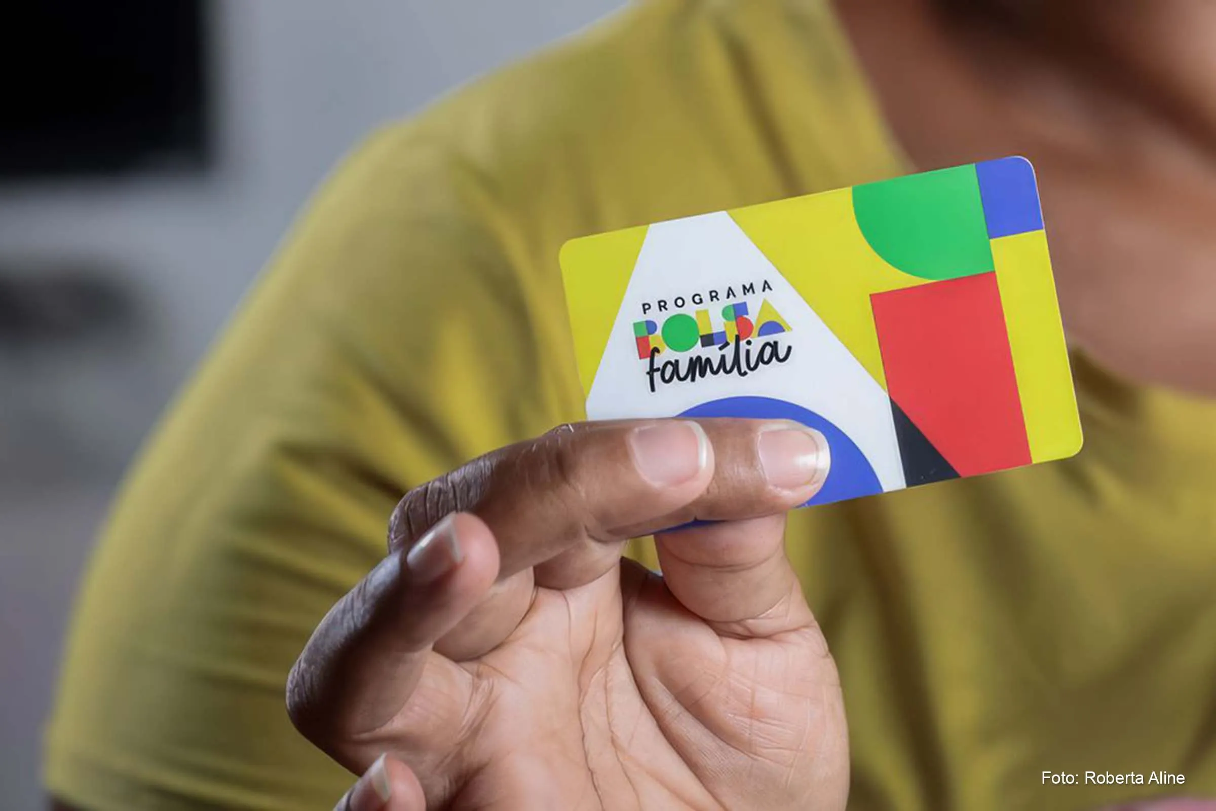 A revisão anual dos dados do Bolsa Família em Feira de Santana, coordenada pela Secretaria Municipal de Desenvolvimento Social, revela ajustes significativos nos registros de famílias beneficiárias.