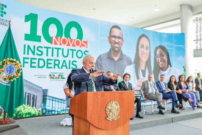 Objetivo da expansão da Rede Federal de Educação Profissional, Científica e Tecnológica é criar oportunidades para jovens e adultos, diz presidente Lula.