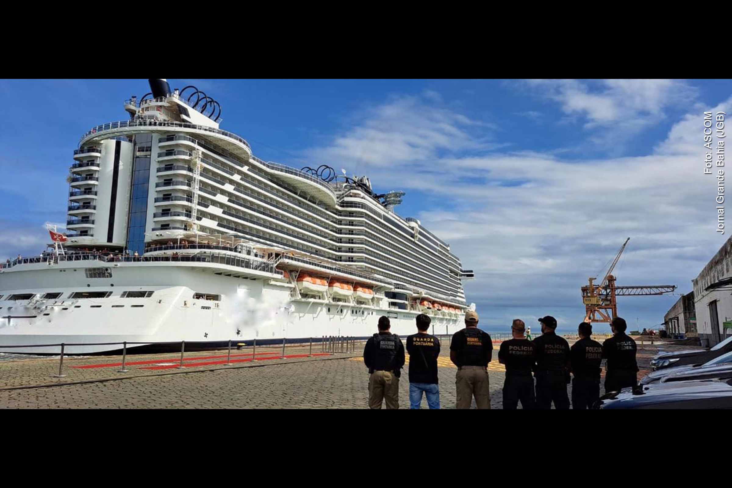 Polícia Federal e FICCO prendem casal com 28 kg de cocaína em navio cruzeiro em Ilhéus. A apreensão ocorreu durante inspeção de bagagem no Porto.