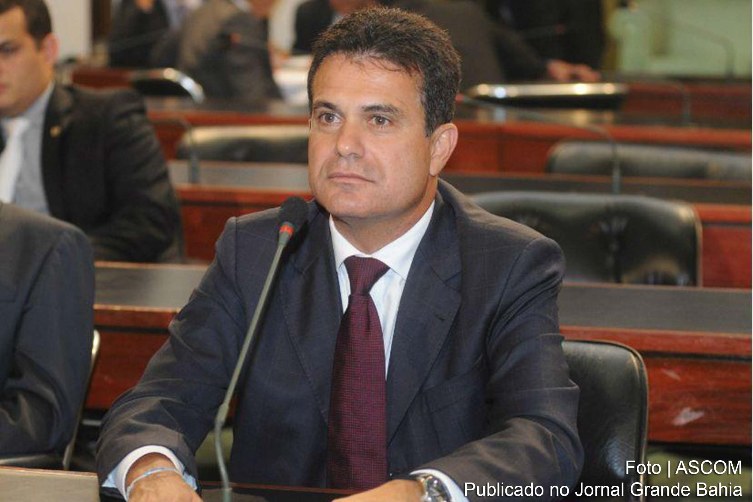 O deputado estadual Eduardo Salles parabeniza Leur Lomanto pelo pedido de CPI para investigar a ViaBahia por descumprimento contratual.