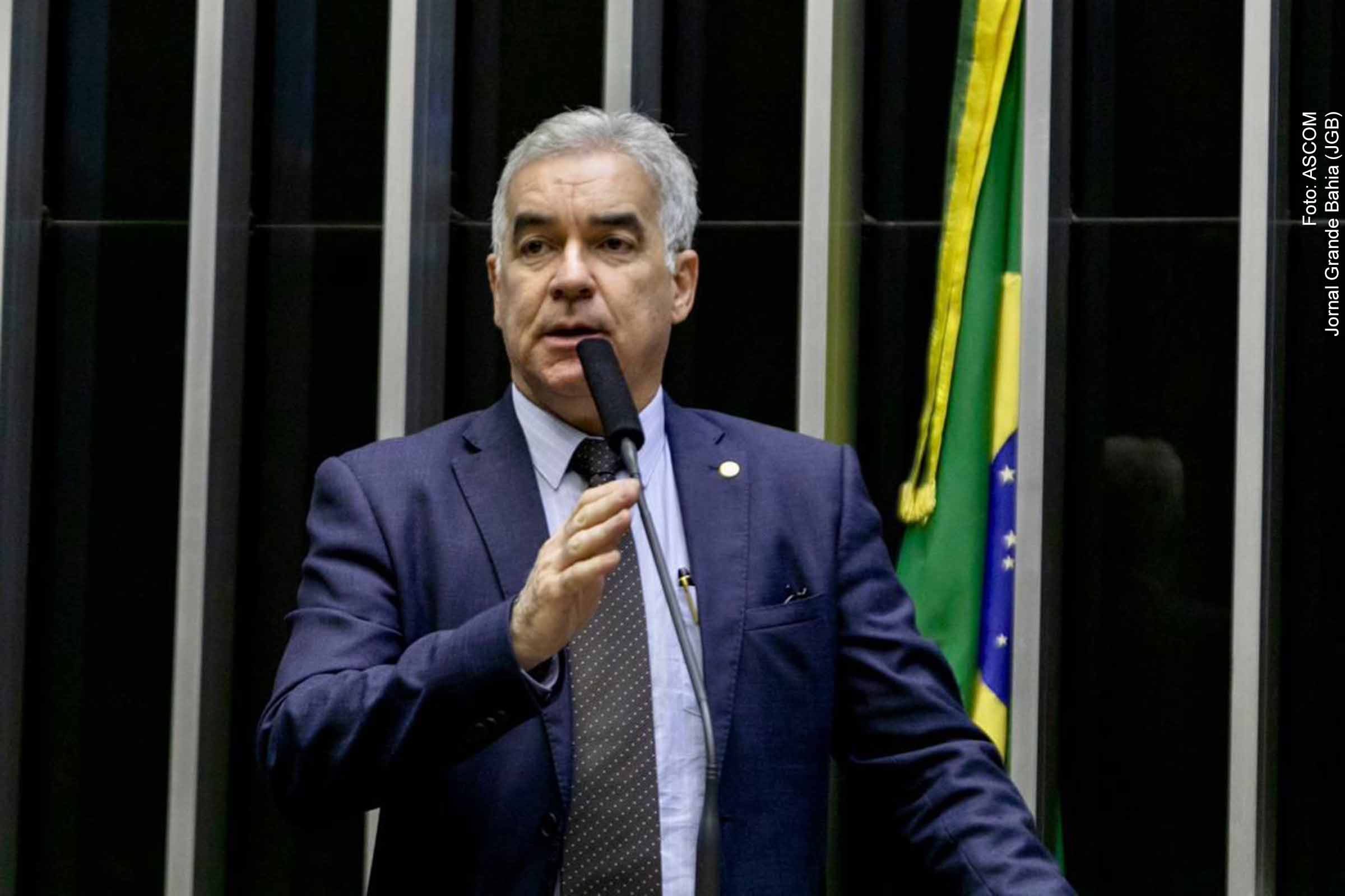 Deputado Zé Neto homenageia Hospital Clériston Andrade pelos 40 anos de serviços médicos