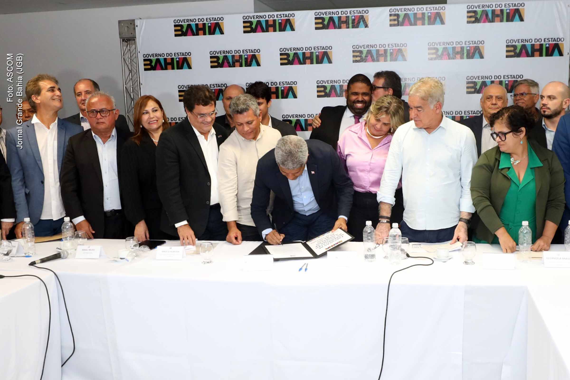 Governador Jerônimo Rodrigues manteve reunião com líderes e empresários da região para discutir investimentos em infraestrutura.