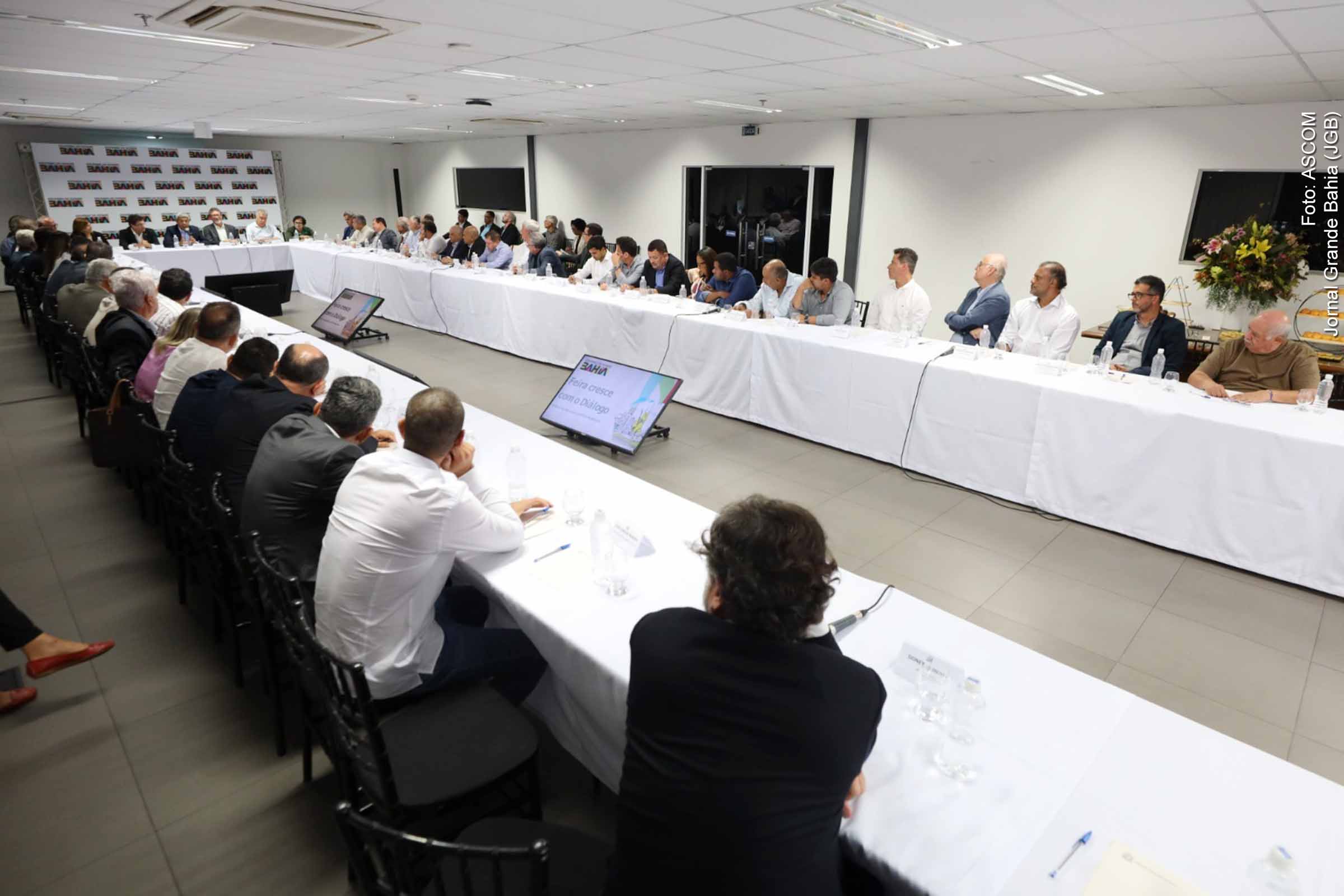 Governador Jerônimo Rodrigues assina autorizações de licitação para obras estruturais em Feira de Santana.