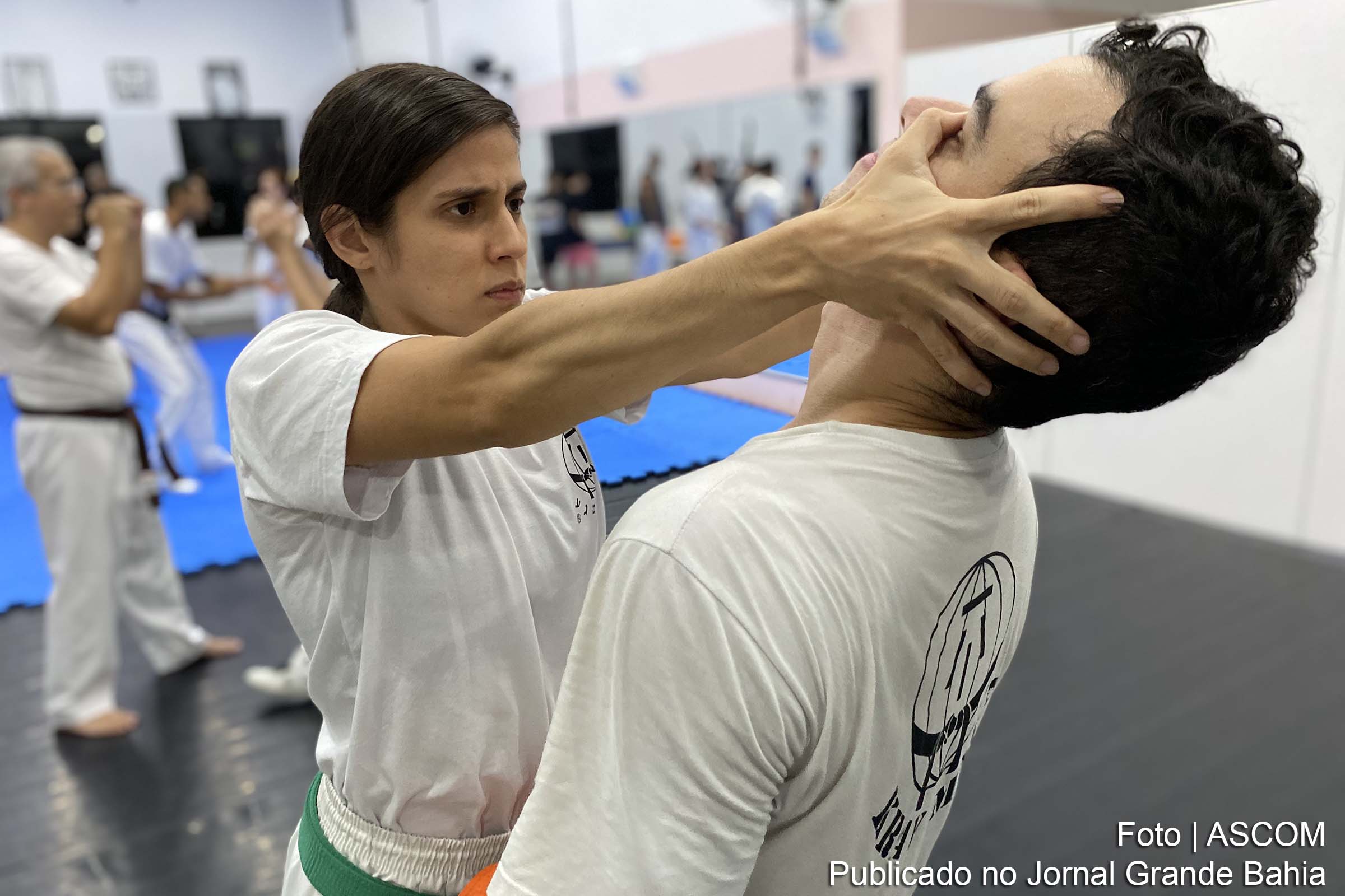 Treinamentos especiais de Krav Maga visam capacitar mulheres para se defenderem em situações de violência.