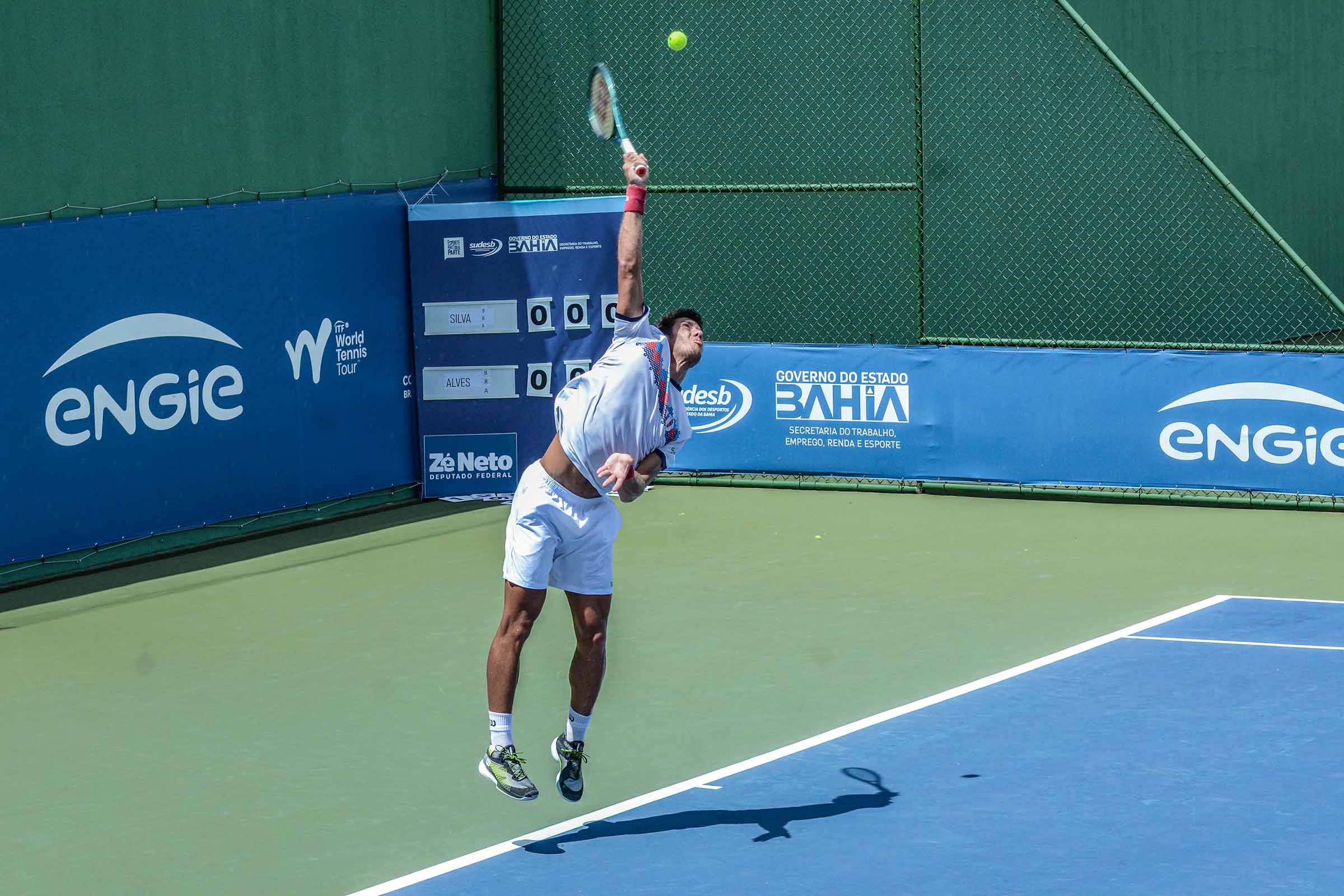 Mateus Alves representa o Brasil na semifinal em Feira de Santana neste sábado (16/03/2024), no Circuito Banco BRB/ENGIE de Tênis Profissional.