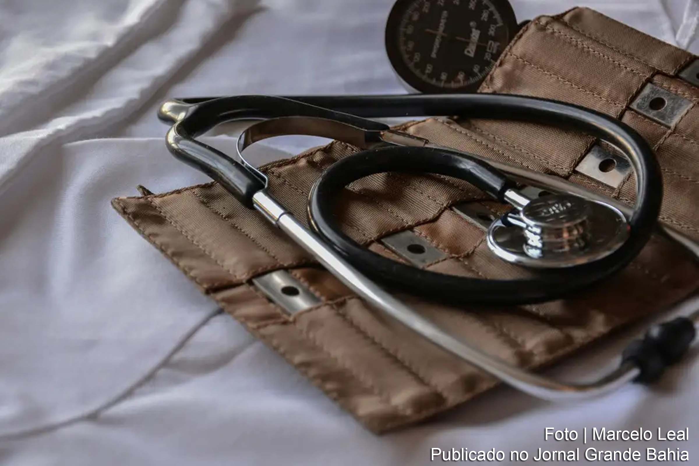 Levantamento do Conselho Federal de Medicina revela quase dois casos diários de prática ilegal da medicina no país.
