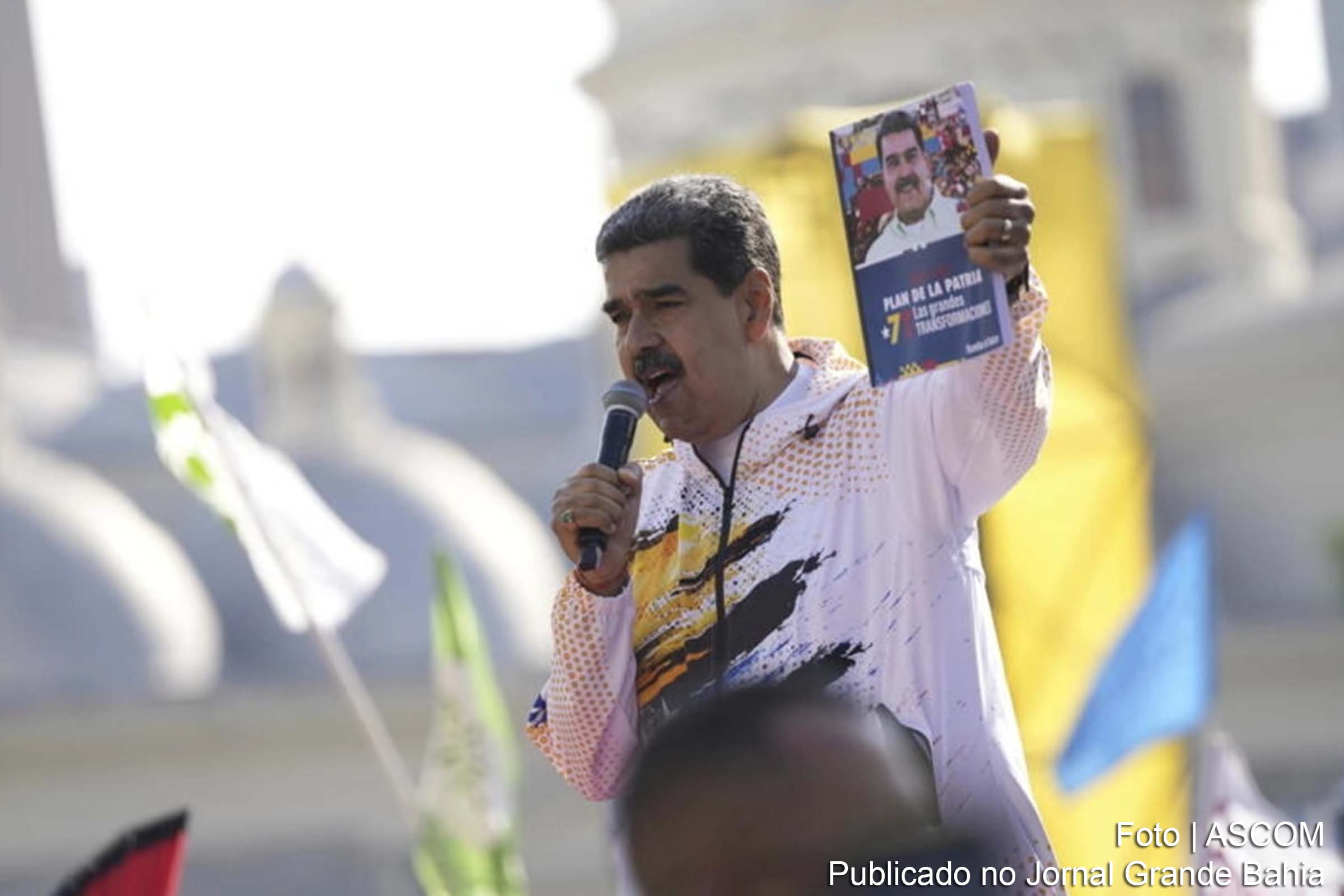 O ex-embaixador Edmundo Gonzalez Urrutia é registrado como candidato presidencial, substituindo a inelegível Maria Corina Machado.