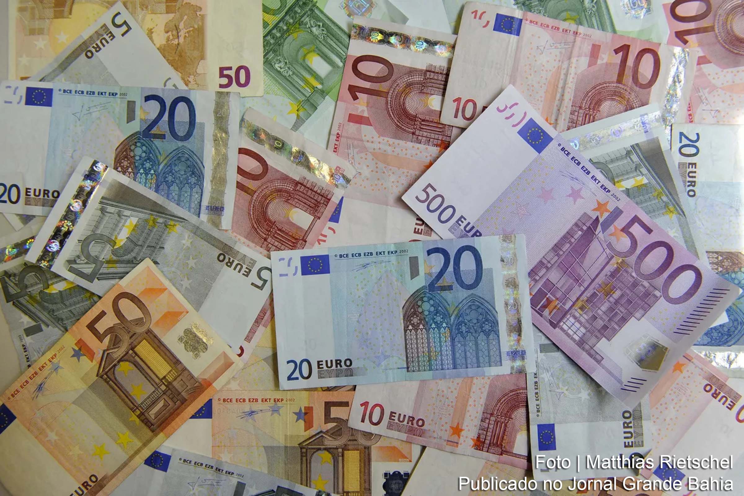Especialista em segurança internacional destaca as dificuldades da União Europeia em fornecer apoio financeiro à Ucrânia em substituição à ajuda dos EUA.
