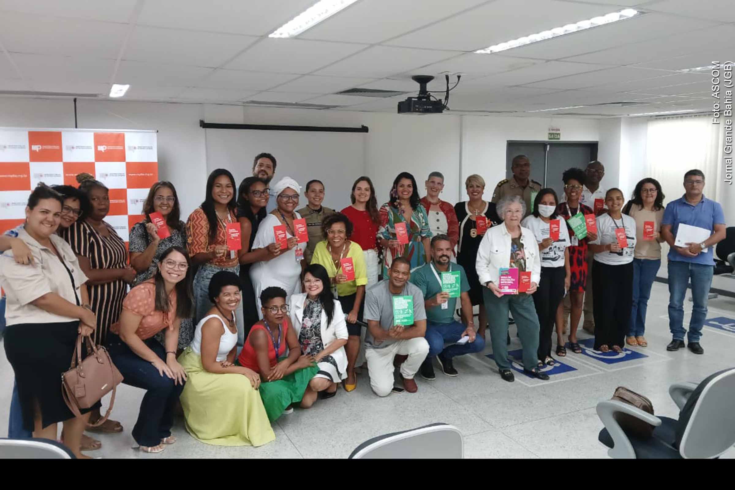 Autoridades e representantes de órgãos discutem estratégias para garantir direitos humanos para a Micareta 2024 de Feira de Santana.