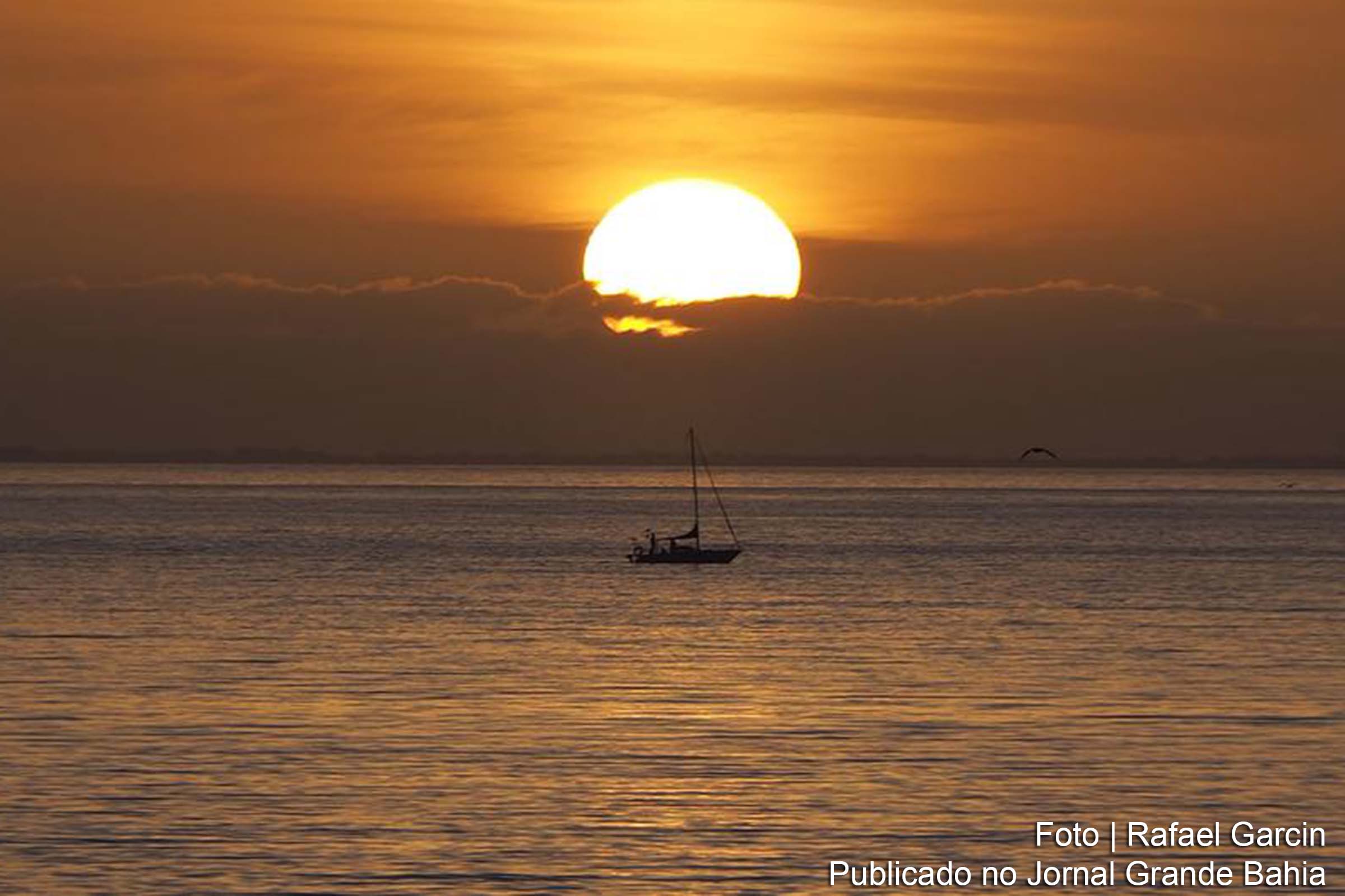 O El Niño, mesmo enfraquecendo, ainda continua a afetar o clima global, com previsões de temperaturas acima do normal em várias regiões.