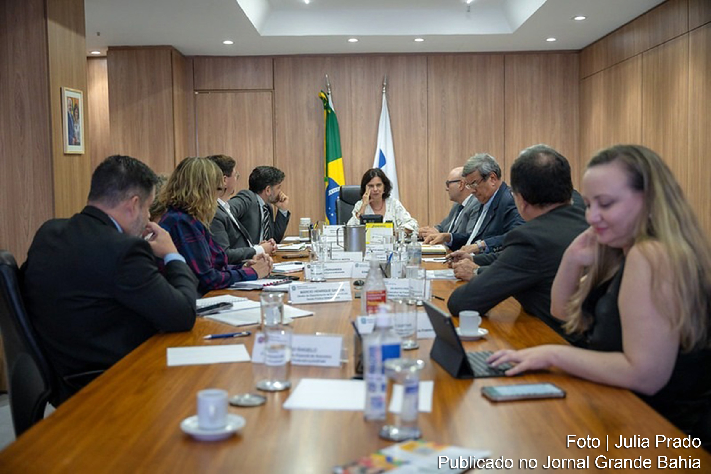 Prefeito Colbert Filho, de Feira de Santana, integrou comitiva da FNP em encontro com Ministra da Saúde para debater estratégias de vacinação.