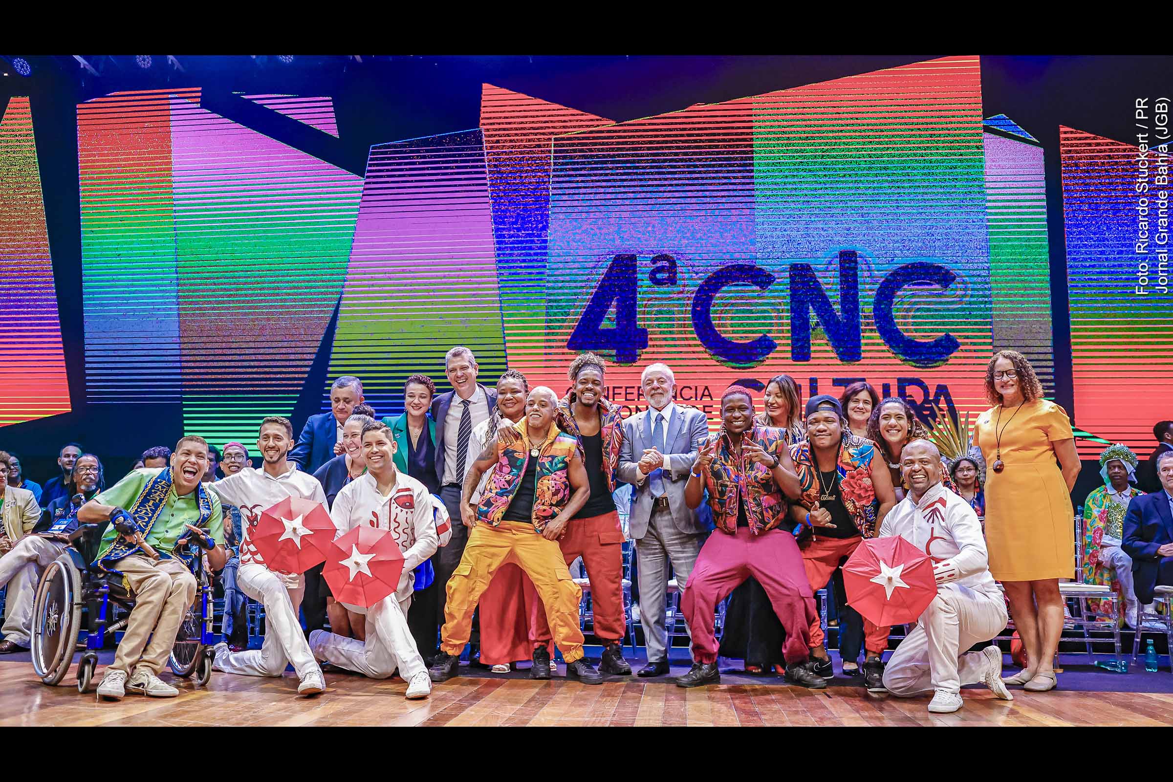 Presidente Lula participa da cerimônia de abertura da 4ª Conferência Nacional de Cultura e destaca a importância da diversidade de manifestações.