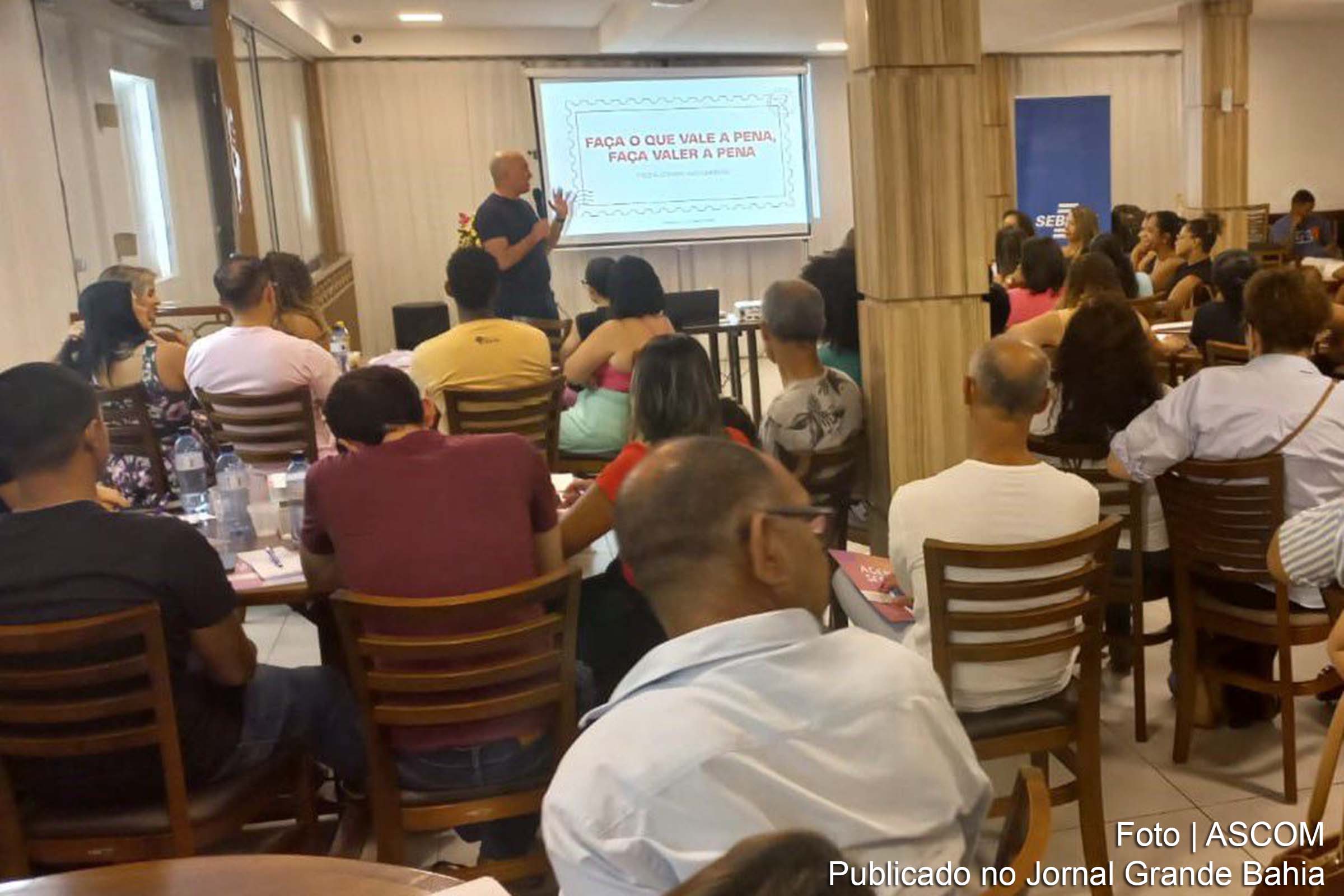 O programa Comércio Digital, lançado pela SDE e pelo Sebrae, busca preparar micro e pequenas empresas para ingressarem no mercado do comércio eletrônico.