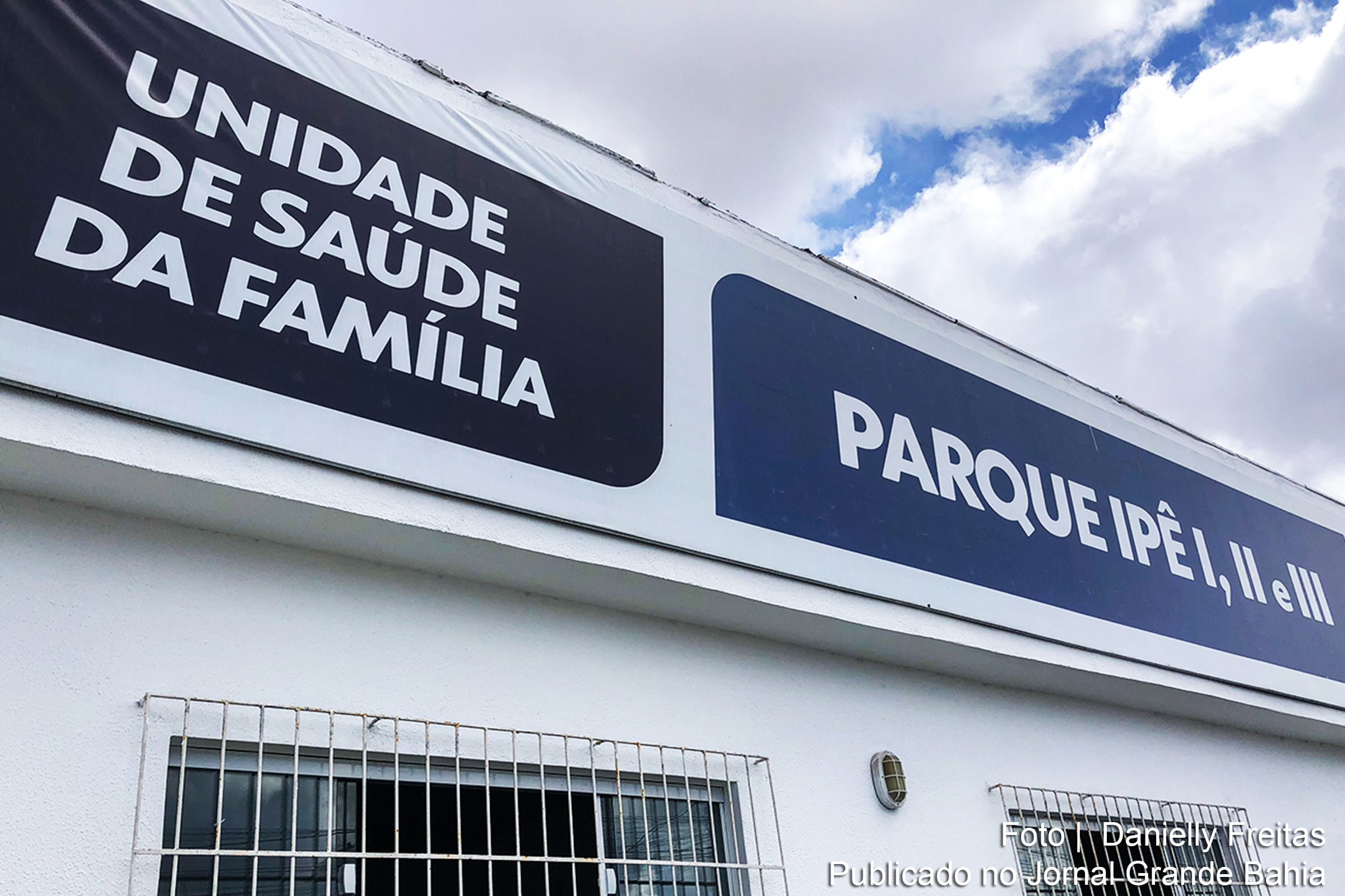 Recomendações da Vigilância Epidemiológica direcionam os moradores de Feira de Santana sobre onde buscar atendimento ao detectar sintomas da dengue, visando agilidade e cuidado adequado.