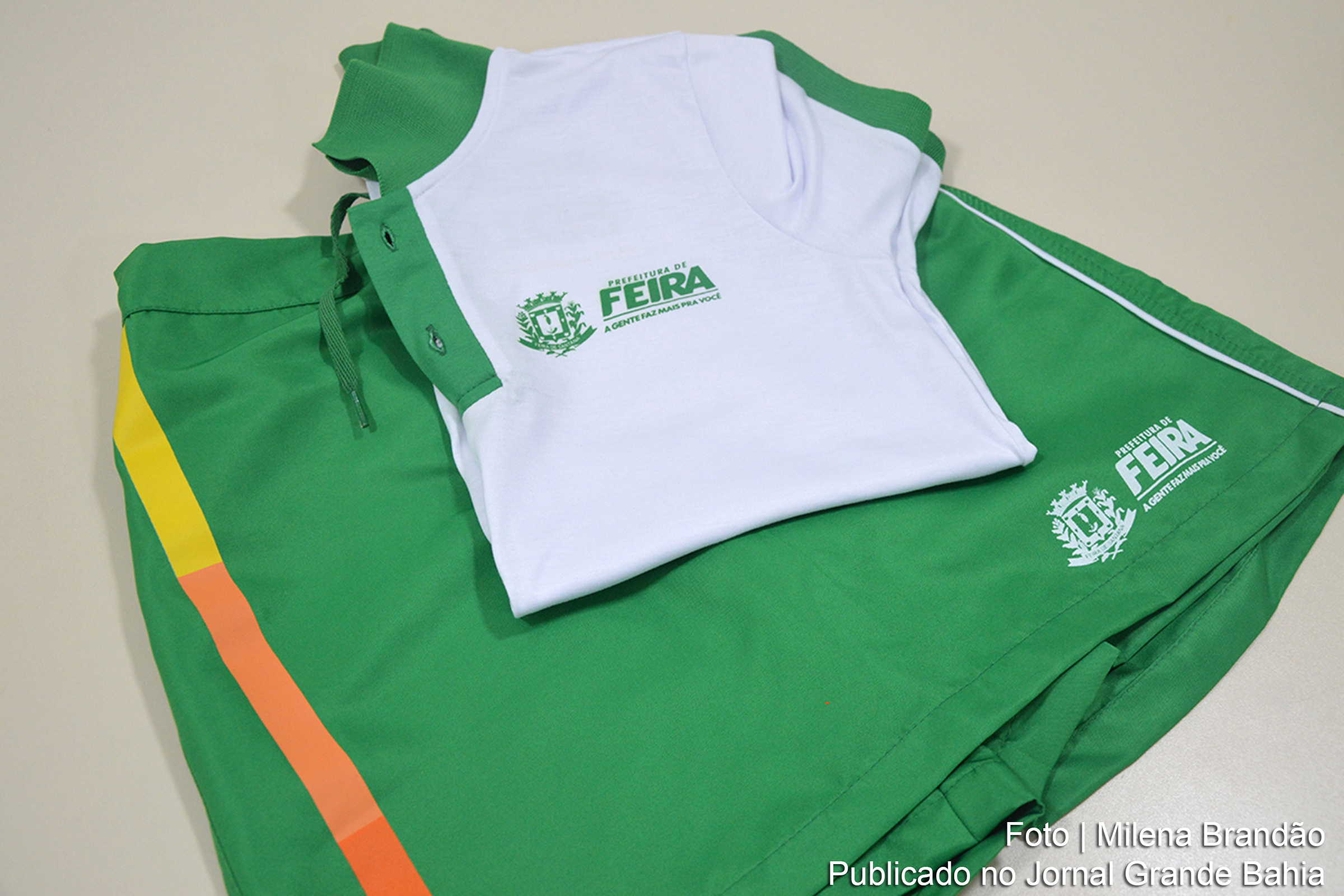 Prefeitura anuncia o início da distribuição de uniformes e kits escolares para alunos da Educação Municipal, visando melhor conforto e acessibilidade durante o ano letivo.