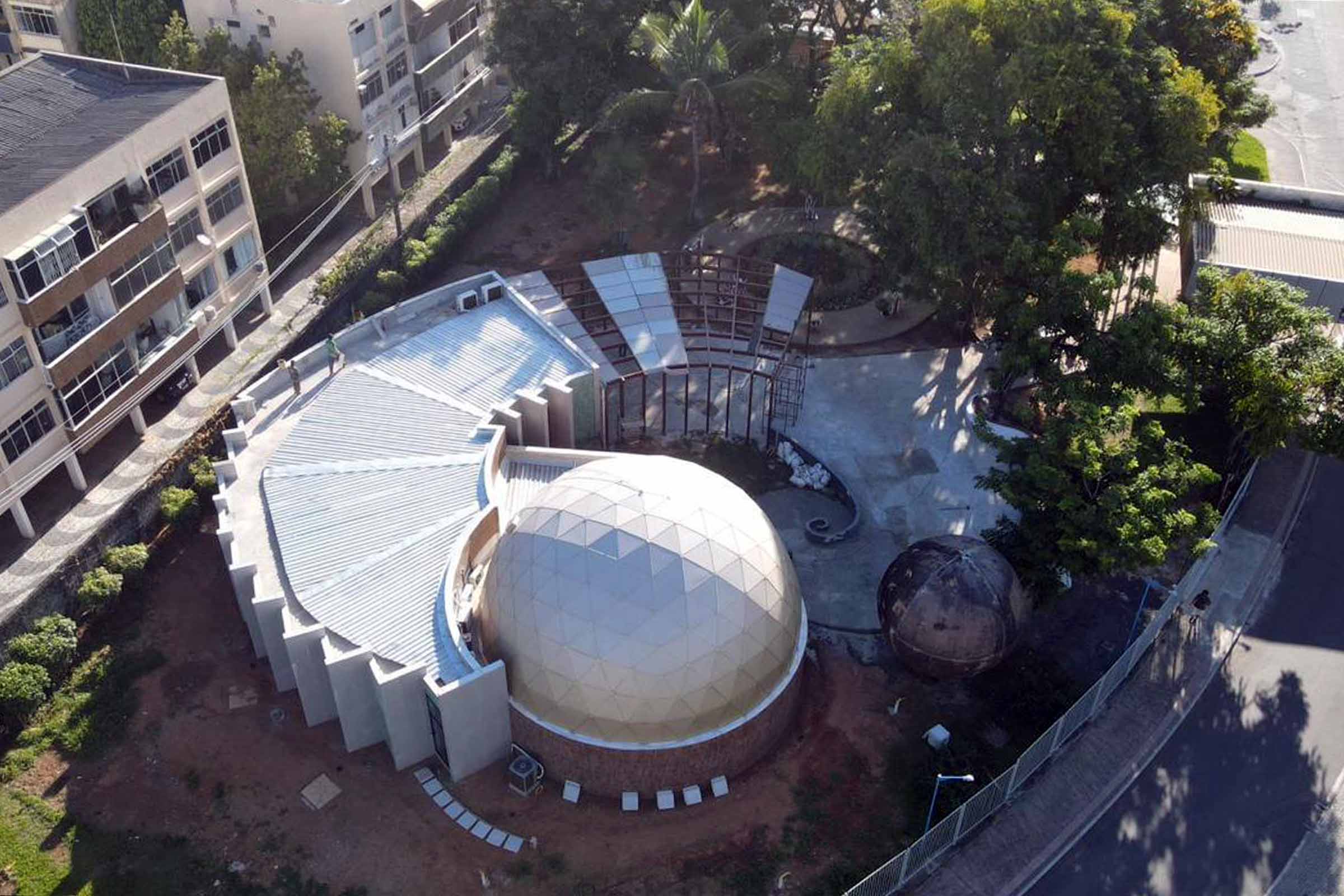 Equipado com tecnologia de ponta, Planetário da UFBA oferecerá experiências imersivas e educativas sobre o cosmos.