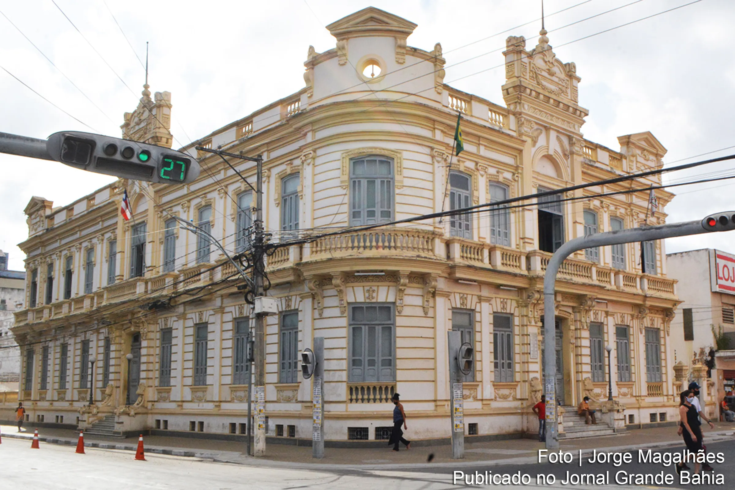 Notificações extrajudiciais foram emitidas a empresas de intermediação de mão de obra devido a atrasos nos pagamentos dos trabalhadores.