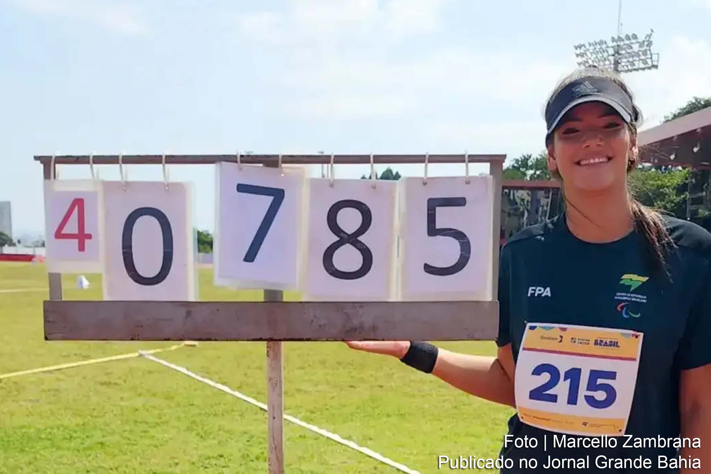 A atleta amapaense Wanna Brito comemora sua conquista histórica no arremesso de peso da classe F32 durante a etapa de abertura do Circuito Loterias Caixa de Atletismo.