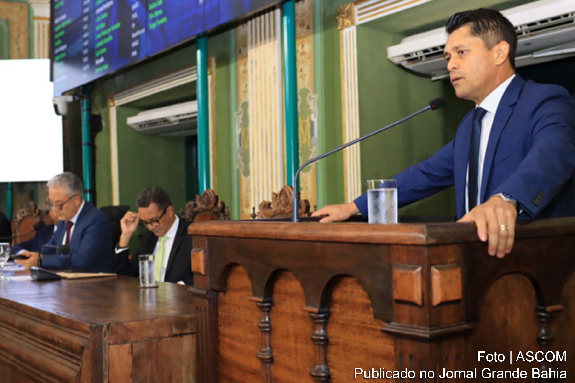 Vereadores licenciados Luiz Carlos e Marcelle Moraes retornam à Câmara Municipal de Salvador.