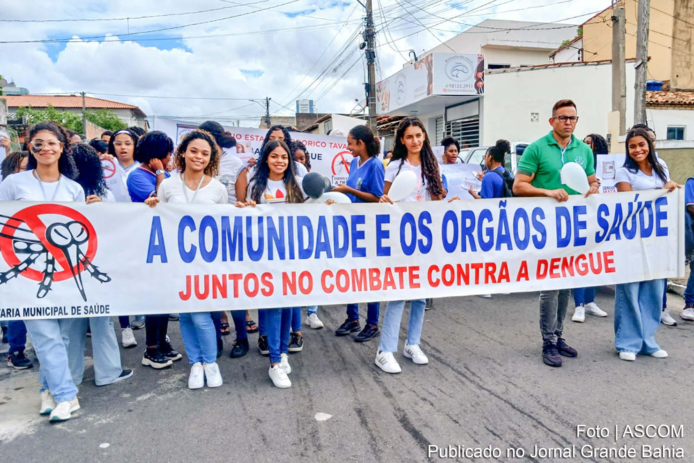 Estudantes e profissionais da saúde unem esforços para combater a dengue em Feira de Santana.