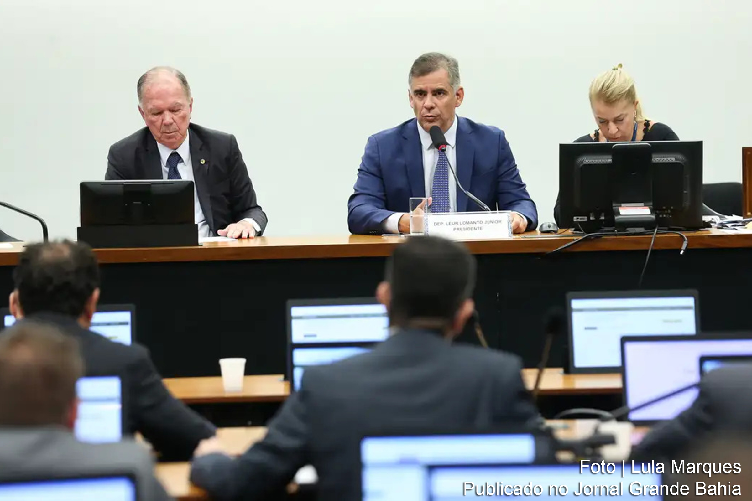 Câmara dos Deputados decide pela manutenção da prisão do deputado Chiquinho Brazão, acusado de envolvimento no assassinato da vereadora Marielle Franco.