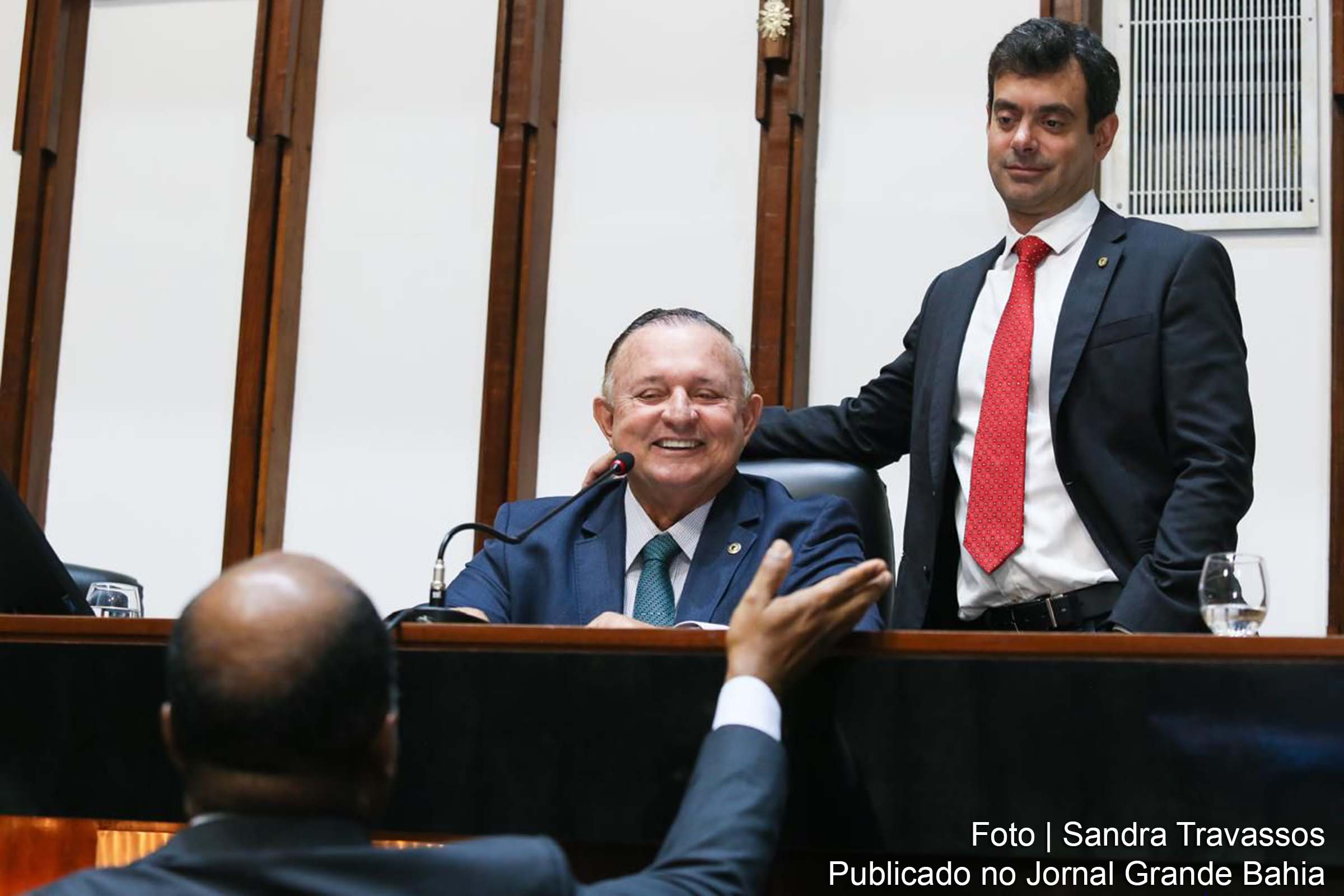 Adolfo Menezes, presidente da ALBA, lidera iniciativa para conceder título de "Capital Estadual da Produção Industrial e Artesanal de Calçados e Artefatos de Couro" a Ipirá.
