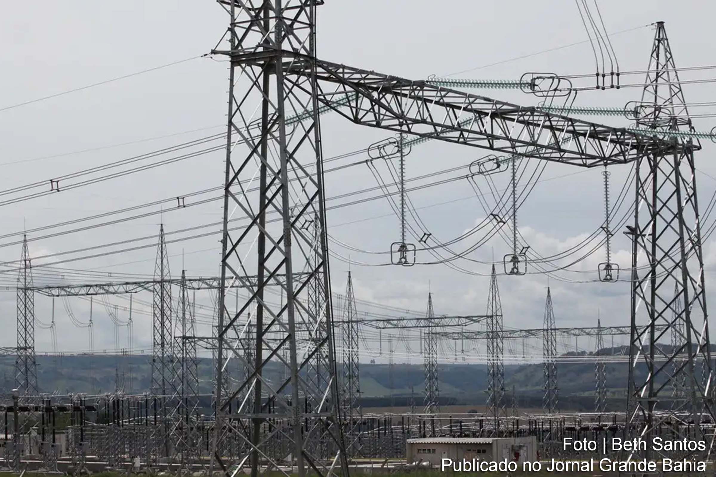 Fernando Haddad, ministro da Fazenda, destaca a preocupação do governo com o custo da energia e discute estratégias para reduzir as tarifas em reunião no Palácio do Planalto.