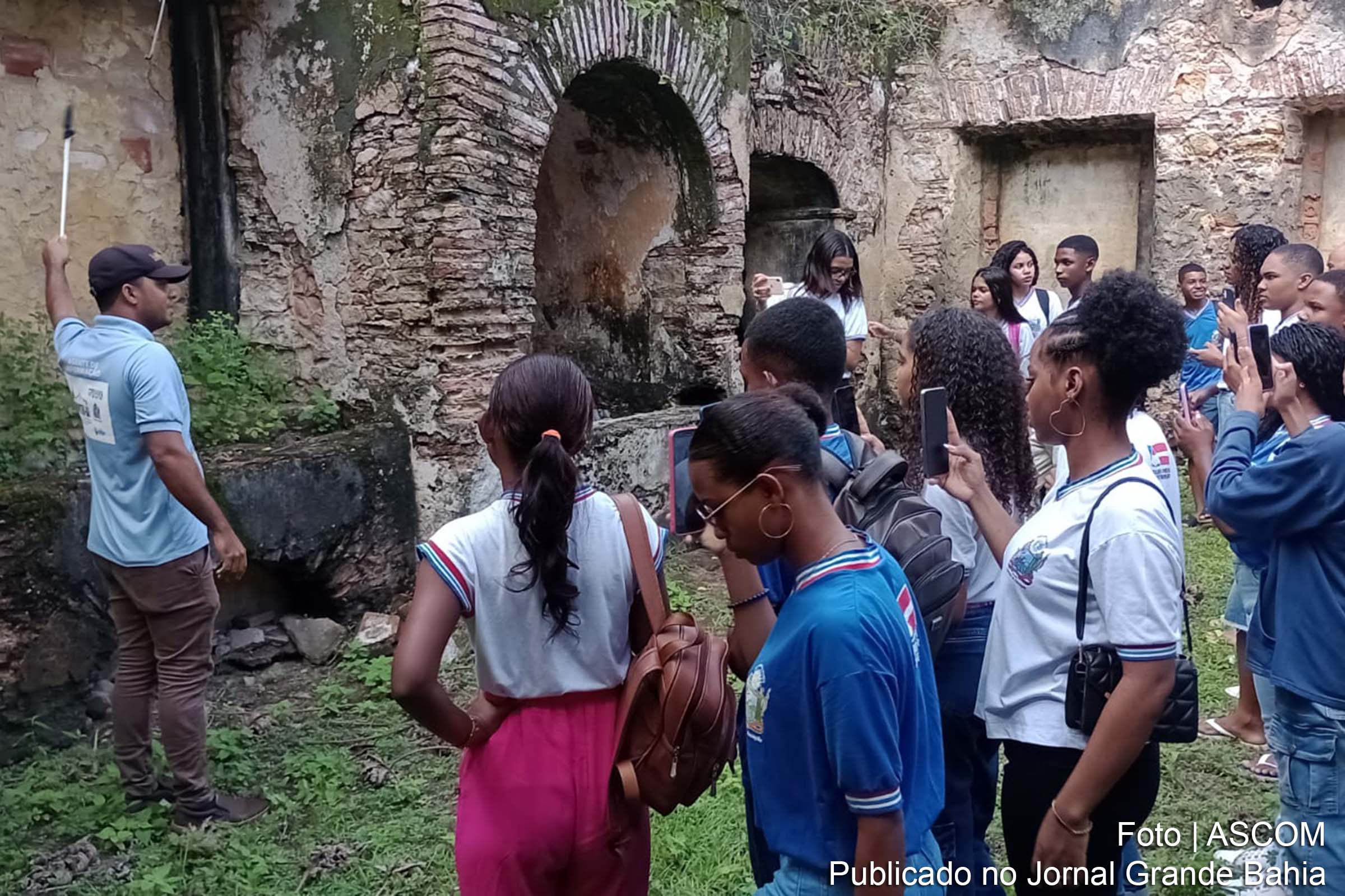 Estudantes de Governador Mangabeira exploram comunidades quilombolas em atividade de campo