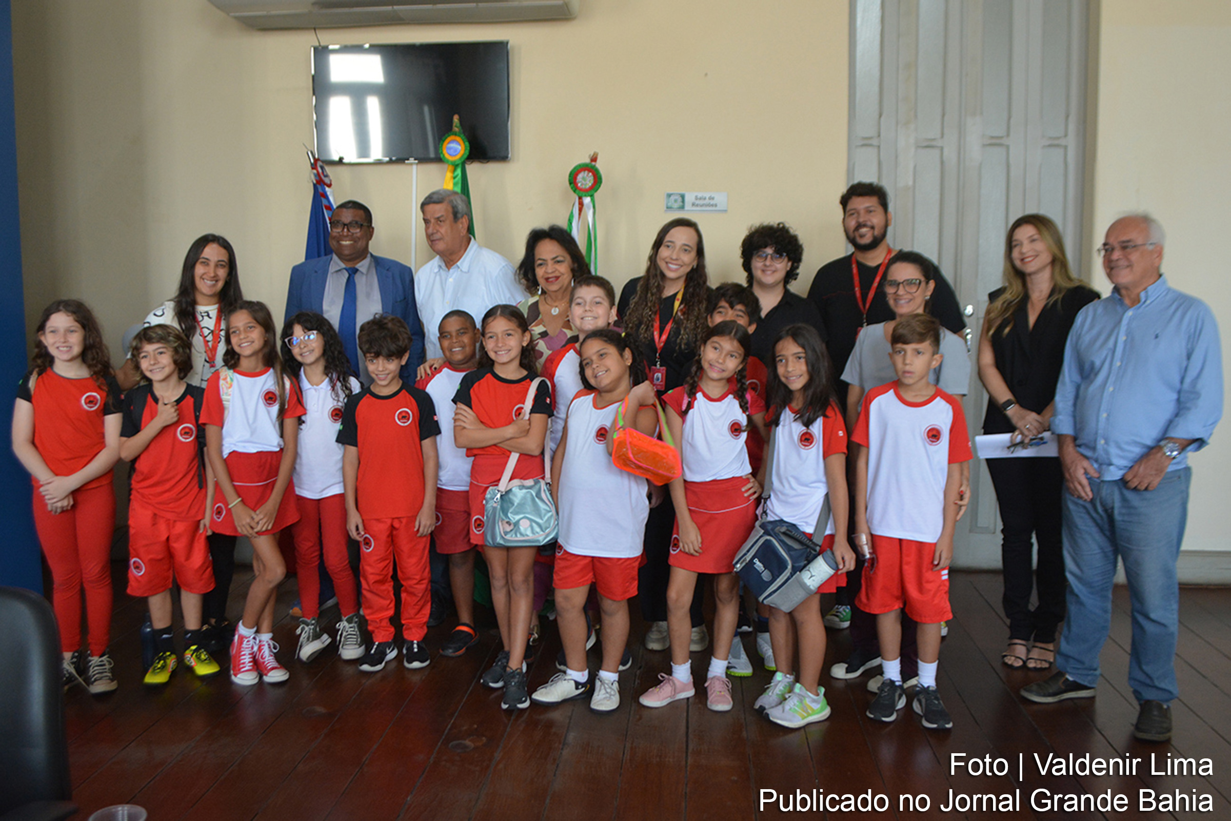 Alunos da 4ª série da Maple Bear, escola bilíngue, conhecem o funcionamento da Prefeitura de Feira de Santana durante visita pedagógica.