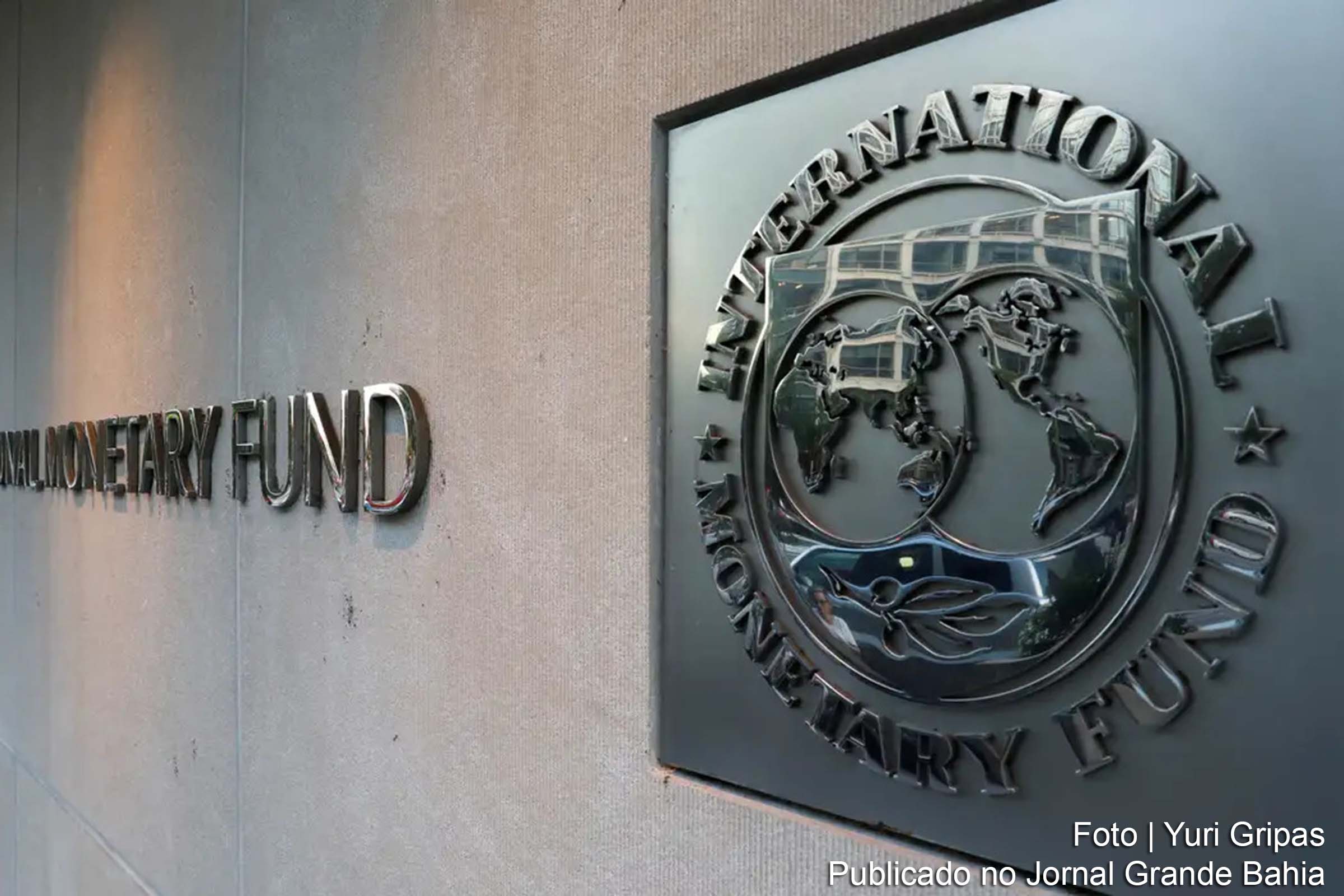 Relatório da entidade destaca desempenho das economias emergentes e inflação em queda.