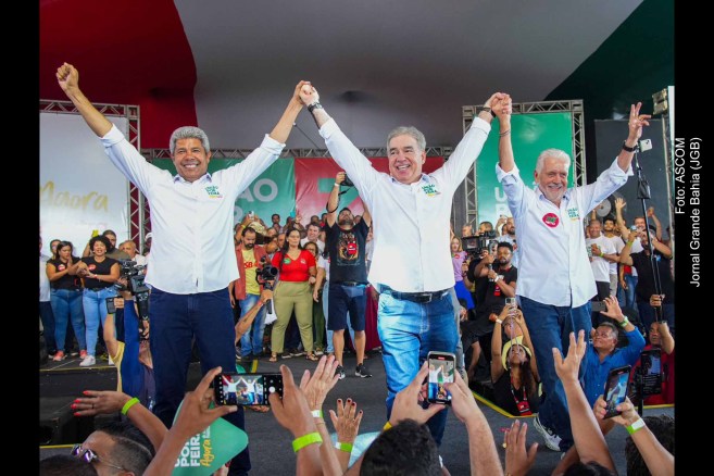 Governador Jerônimo Rodrigues, deputado federal Zé Neto, pré-candidato a prefeito de Feira de Santana nas Eleições 2024 e o senador Jaques Wagner em ato de pré-campanha.