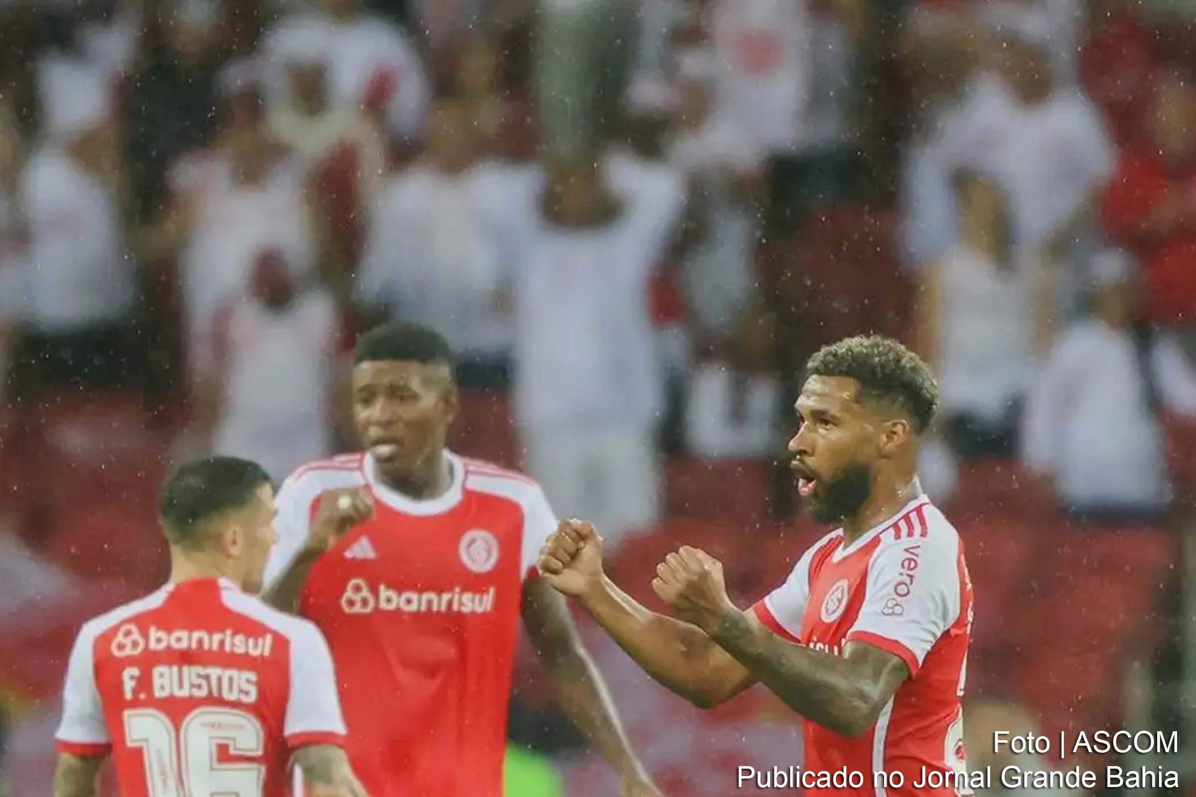 Internacional vence Bahia por 2 a 1 em partida emocionante no estádio Beira Rio.