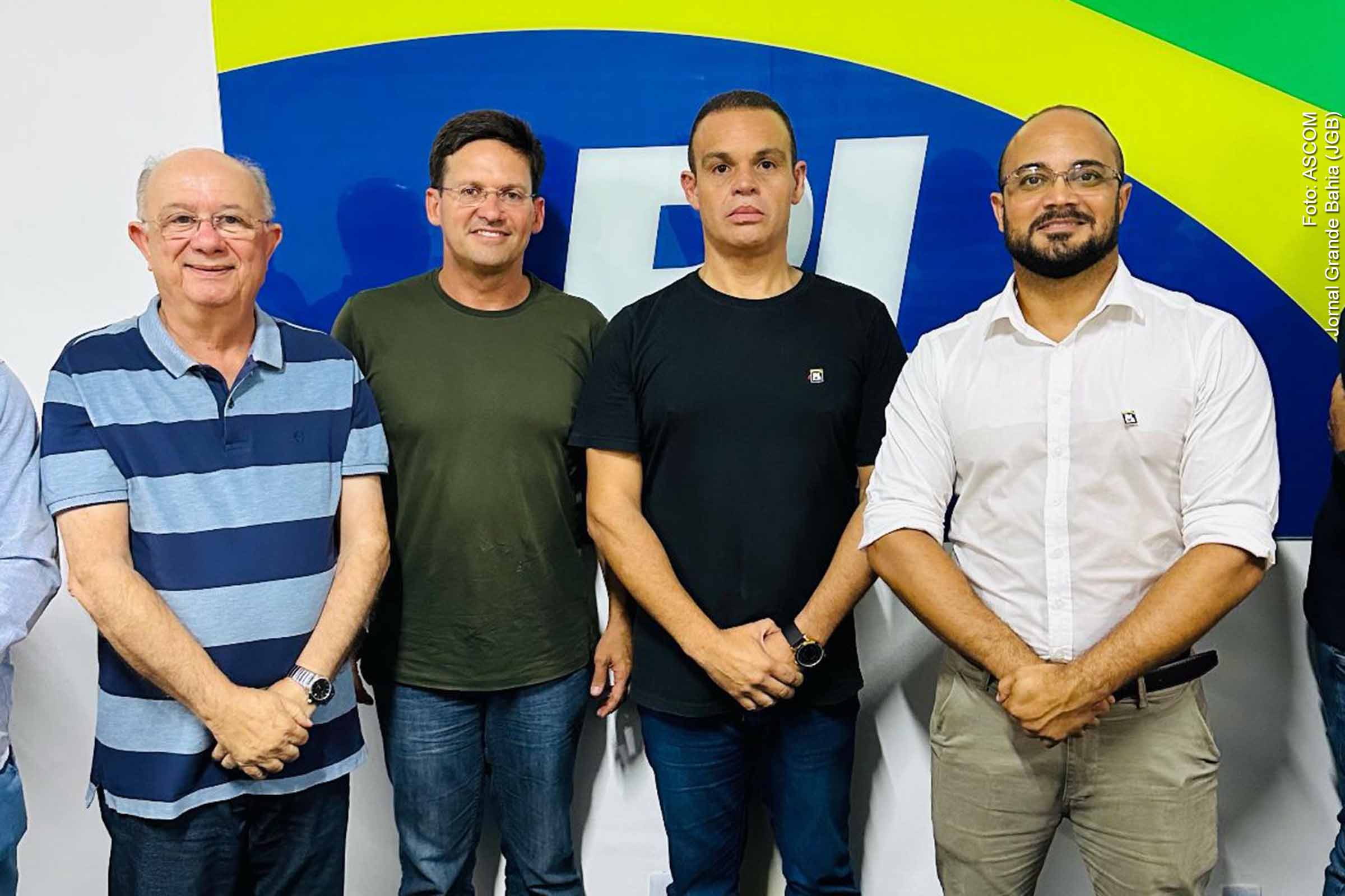 O pré-candidato a prefeito de Feira de Santana pelo União Brasil, José Ronaldo, ao lado das lideranças do PL João Roma, Raimundo Júnior e Alden.