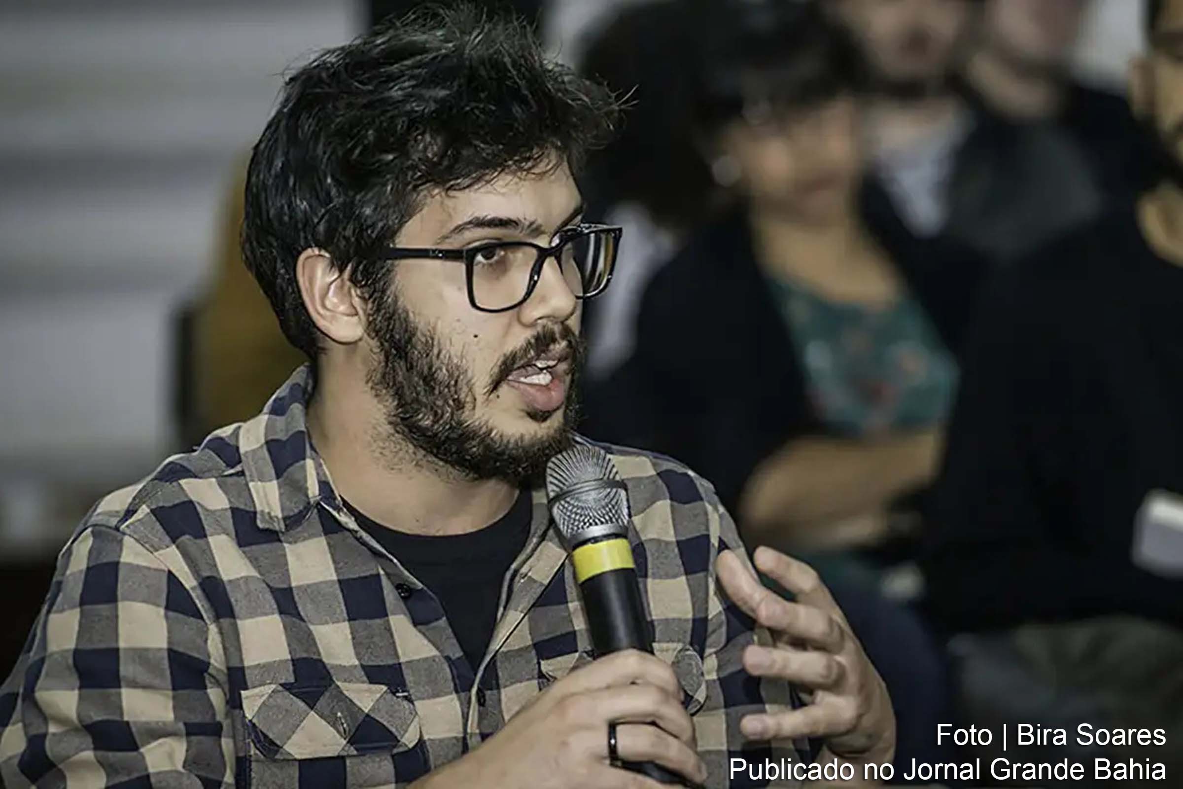Lucas Pedretti destaca a continuidade da violência de Estado na sociedade brasileira.