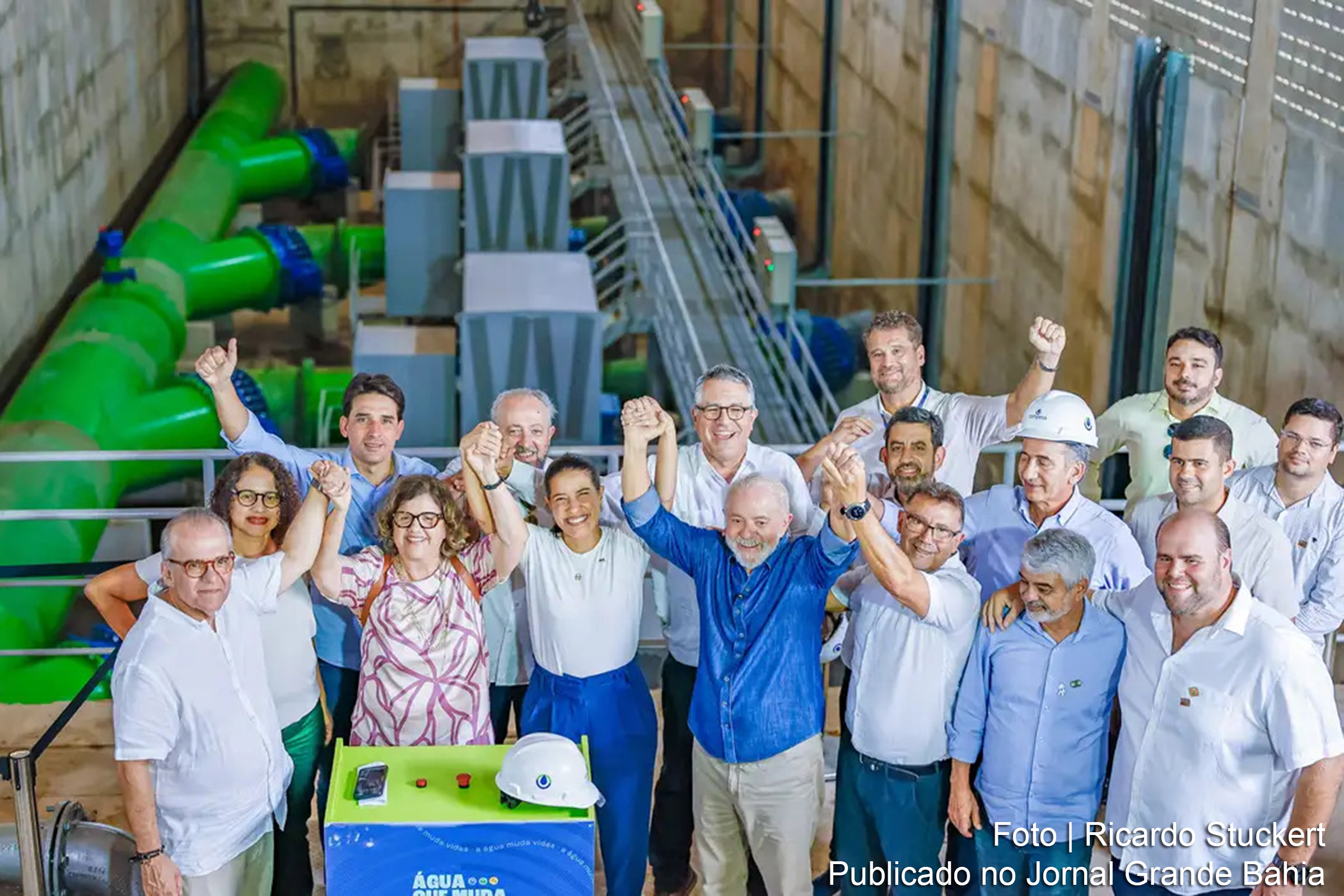 Presidente Luiz Inácio Lula da Silva participa da inauguração de importante etapa do projeto de transposição do Rio São Francisco, destacando os benefícios para o Nordeste brasileiro.