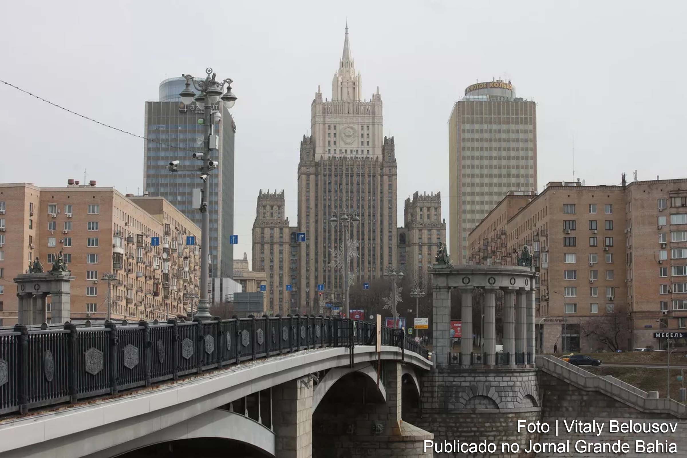 Moscou denuncia reunião entre líderes dos EUA, da UE e da Armênia como tentativa de desestabilizar região.