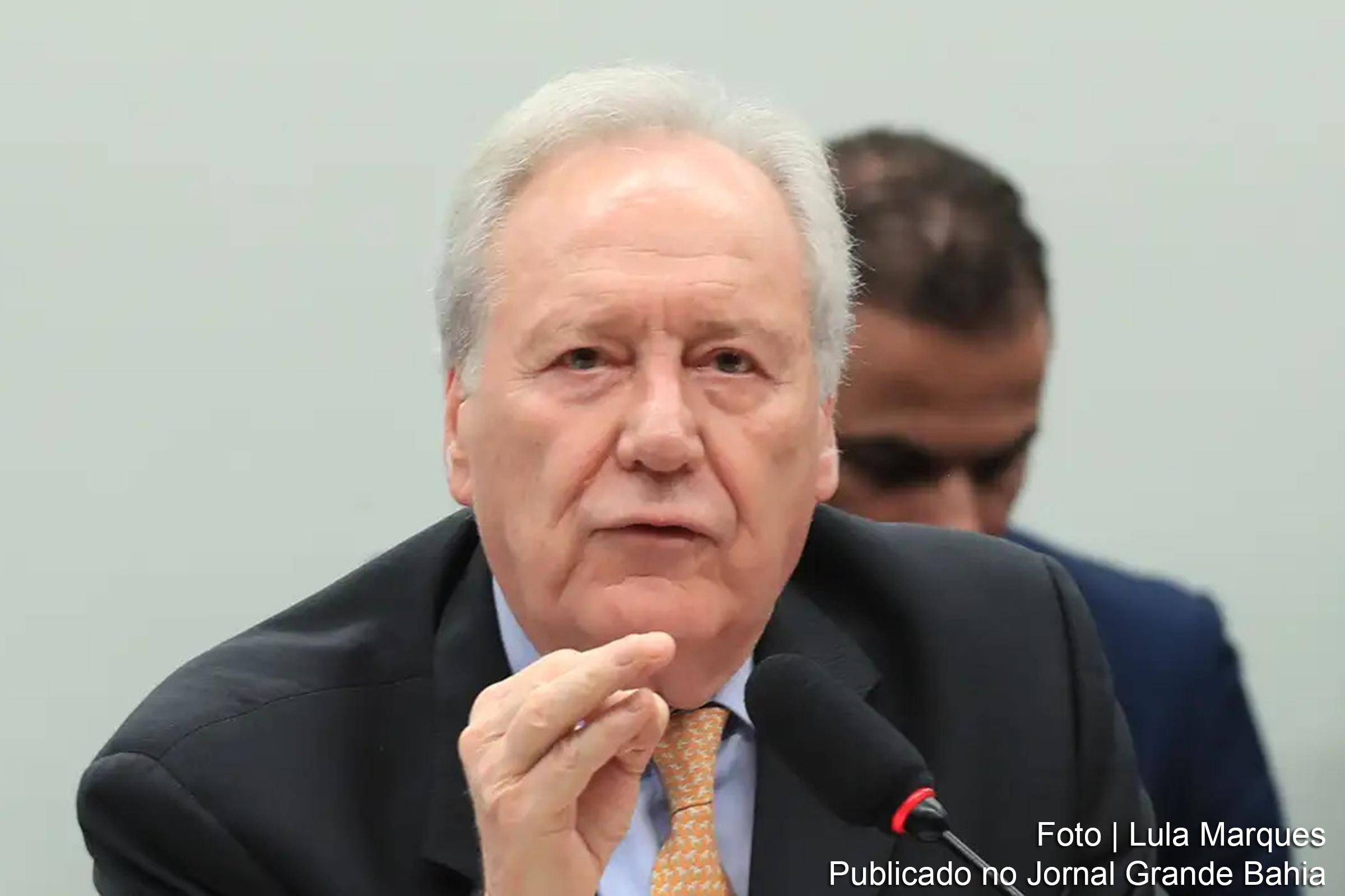 Ministro da Justiça suspende policial por ensinamento de tortura