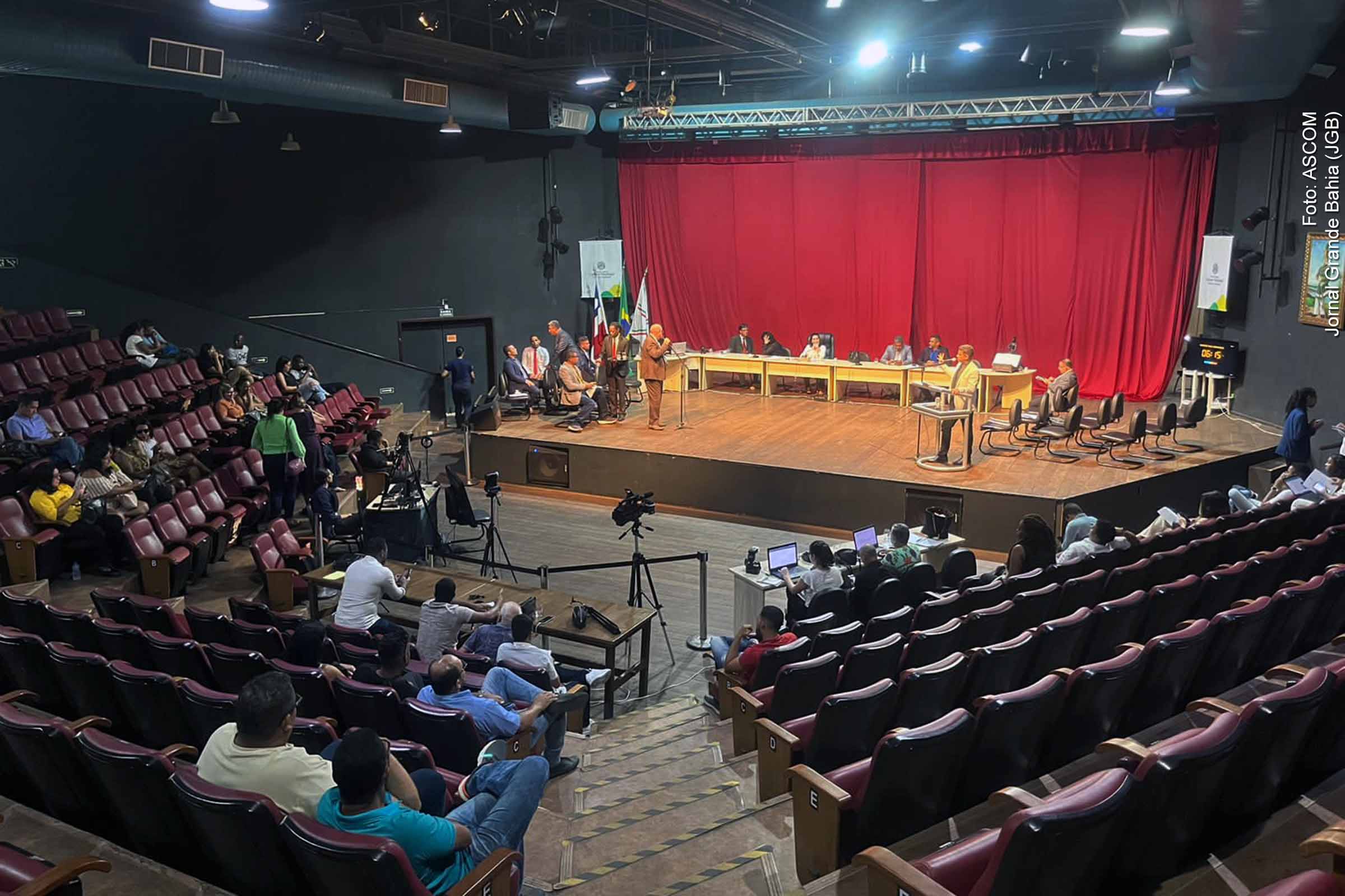 Mudança de legenda por 14 vereadores altera configuração partidária na Câmara Municipal de Feira de Santana e objetiva Eleições 2024