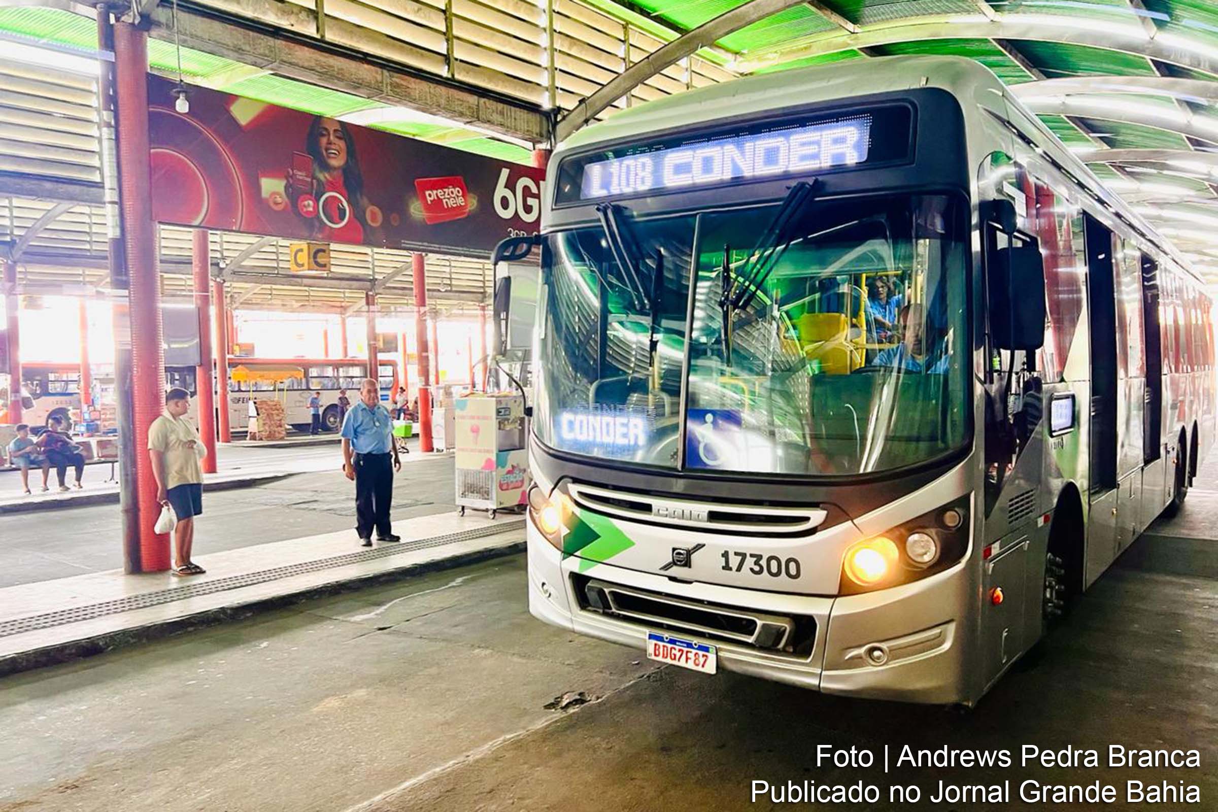 Linha especial e quatro ônibus reforçam transporte público no Esquenta Micareta.
