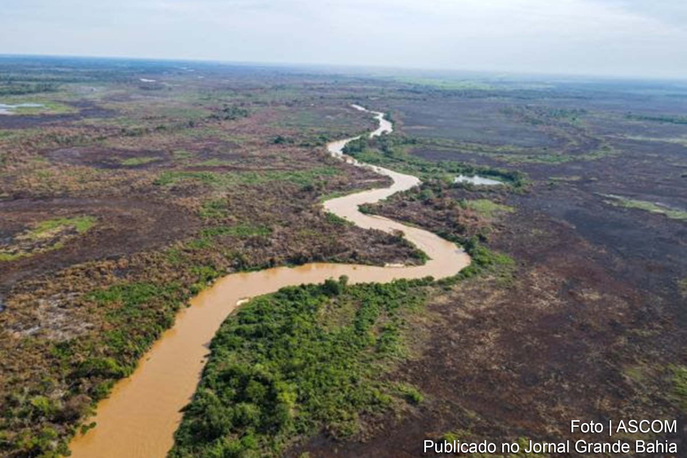 A seca ameaça o Pantanal, com níveis baixos de chuva e rios em declínio.