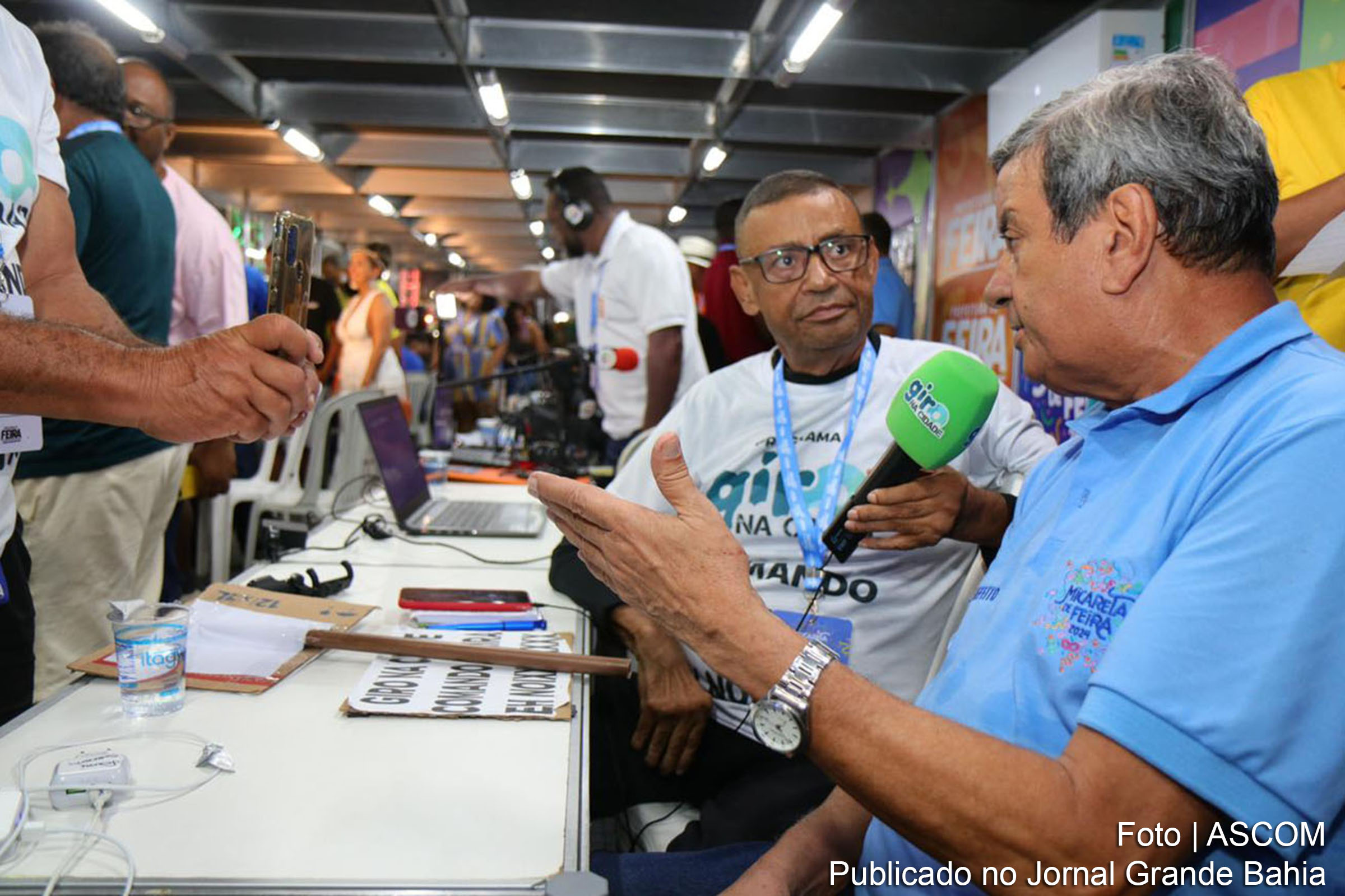 Prefeito Colbert Martins filho concedeu diversas entrevistas durante a Micareta 2024 de Feira de Santana.