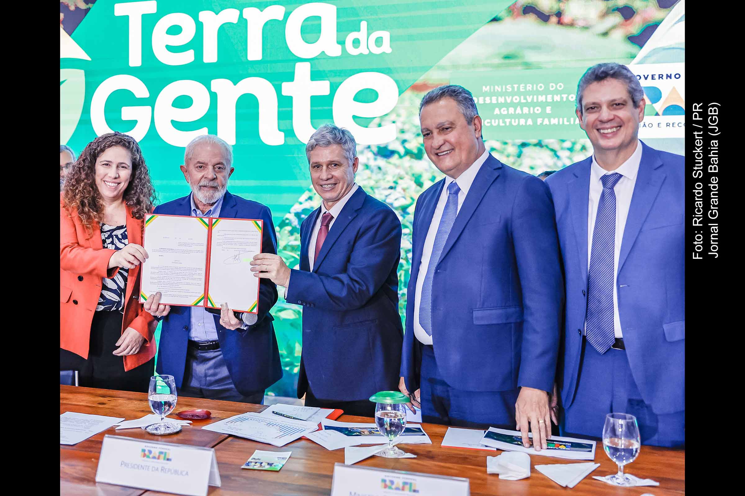 Presidente Luiz Inácio Lula da Silva lança Terra da Gente. O programa visa ampliar o acesso à terra e promover a inclusão produtiva no campo, beneficiando milhares de famílias agricultoras em todo o país.