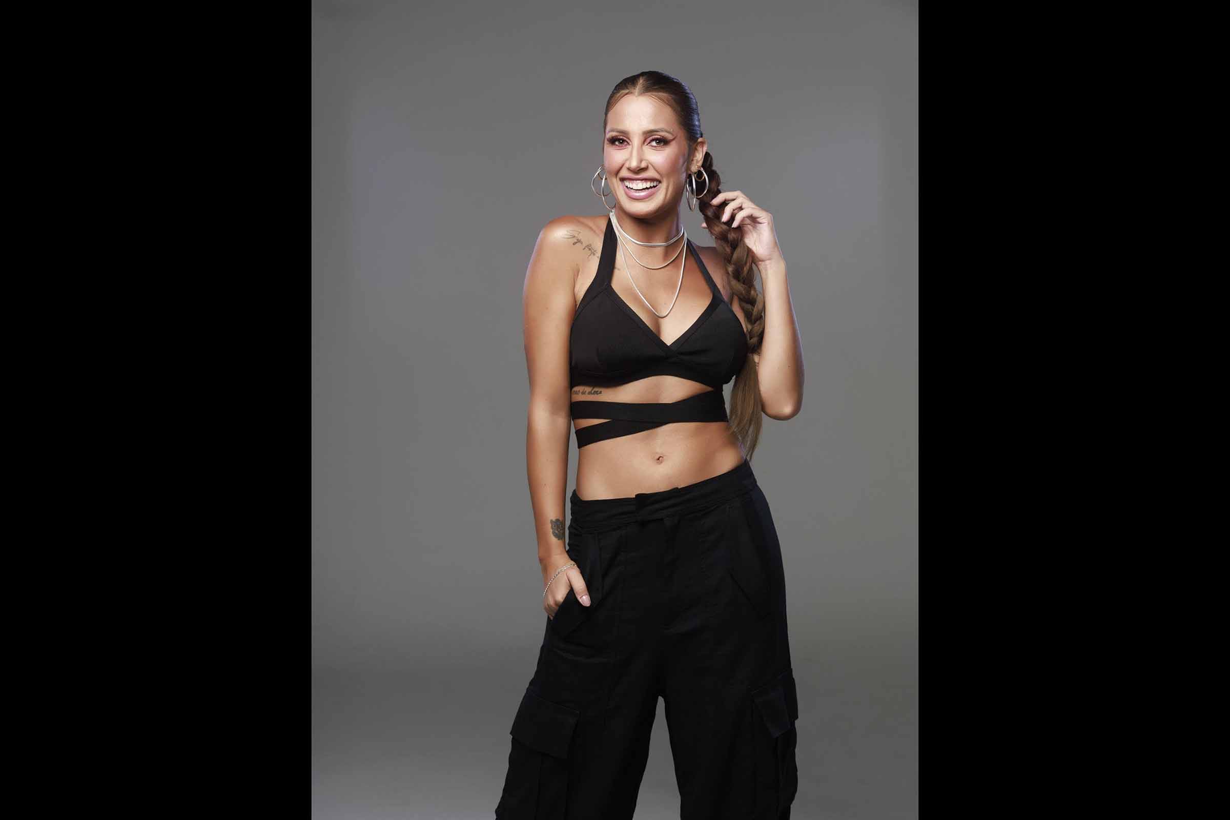 Raquel Tombesi, vocalista do Cheiro de Amor, prepara-se para estreia na Micareta 2024 de Feira de Santana.