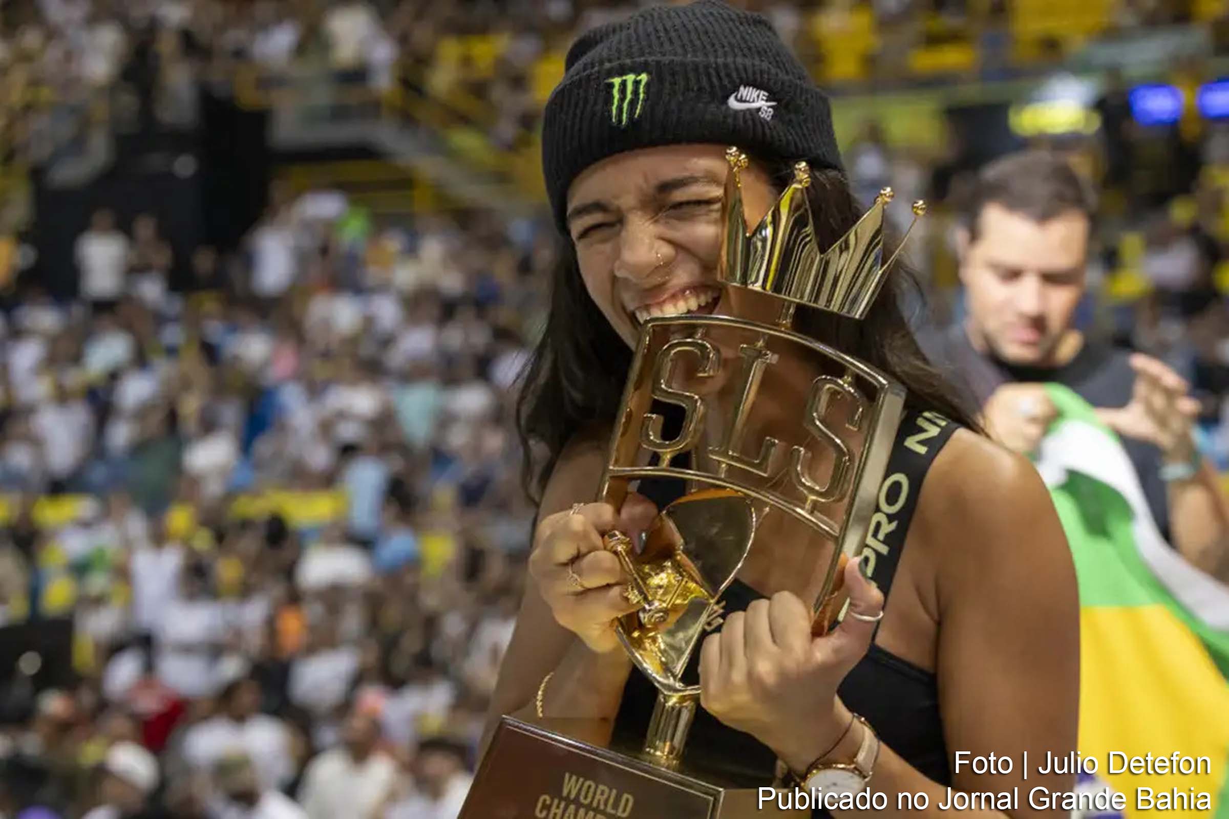 A skatista brasileira Rayssa Leal conquista o título da etapa de San Diego da Liga Mundial de Street Skate, enquanto Giovanni Vianna garante a segunda posição na disputa masculina.
