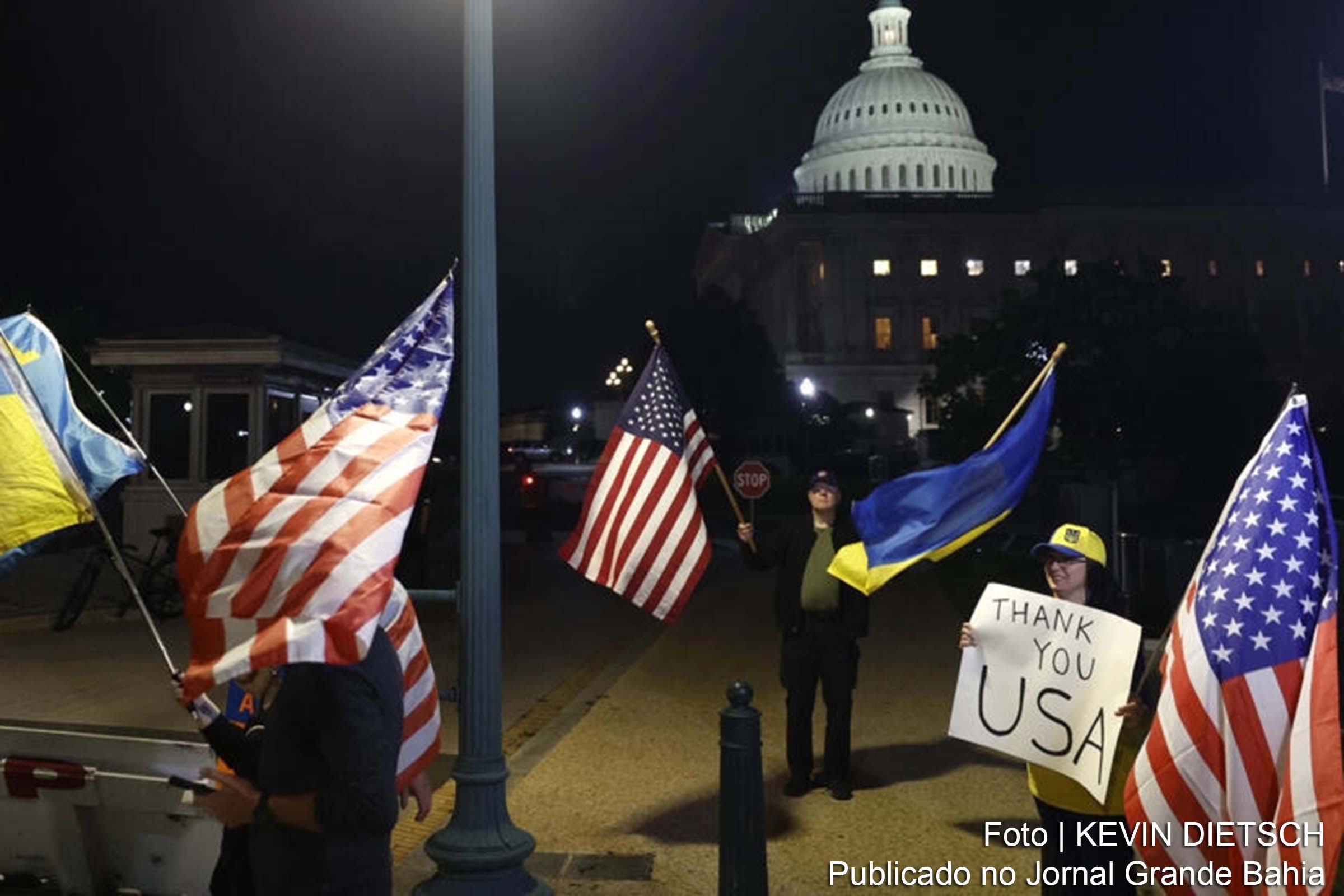 Zelensky expressa gratidão ao Senado dos EUA por aprovar ajuda econômica e militar à Ucrânia.