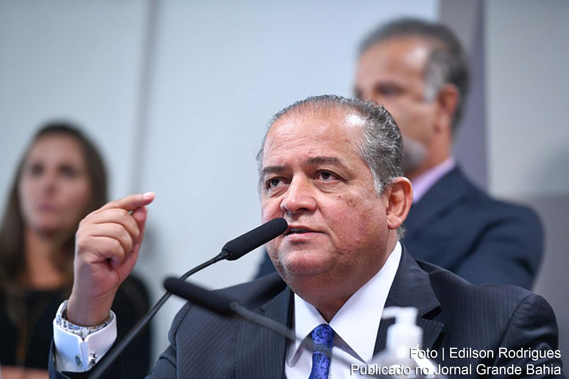 A PEC que cria parcela compensatória por tempo de serviço para servidores passou pela Comissão de Constituição e Justiça e segue para votação no Plenário.
