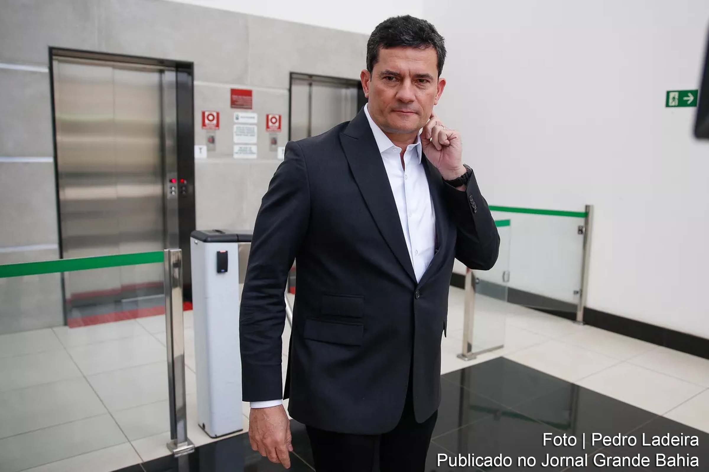O relator do processo de cassação do senador Sergio Moro, desembargador Luciano Carrasco Falavinha Souza, emitiu seu voto, indicando a improcedência da ação.