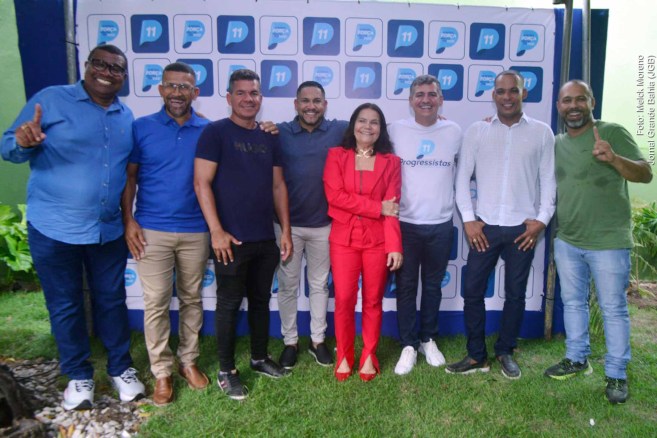 Vereadora Eremita Mota, presidente do legislativo, e colegas de vereança. Evento liderado por Yuri Guimarães reafirma compromisso do PP com integração e desenvolvimento político em Feira de Santana.