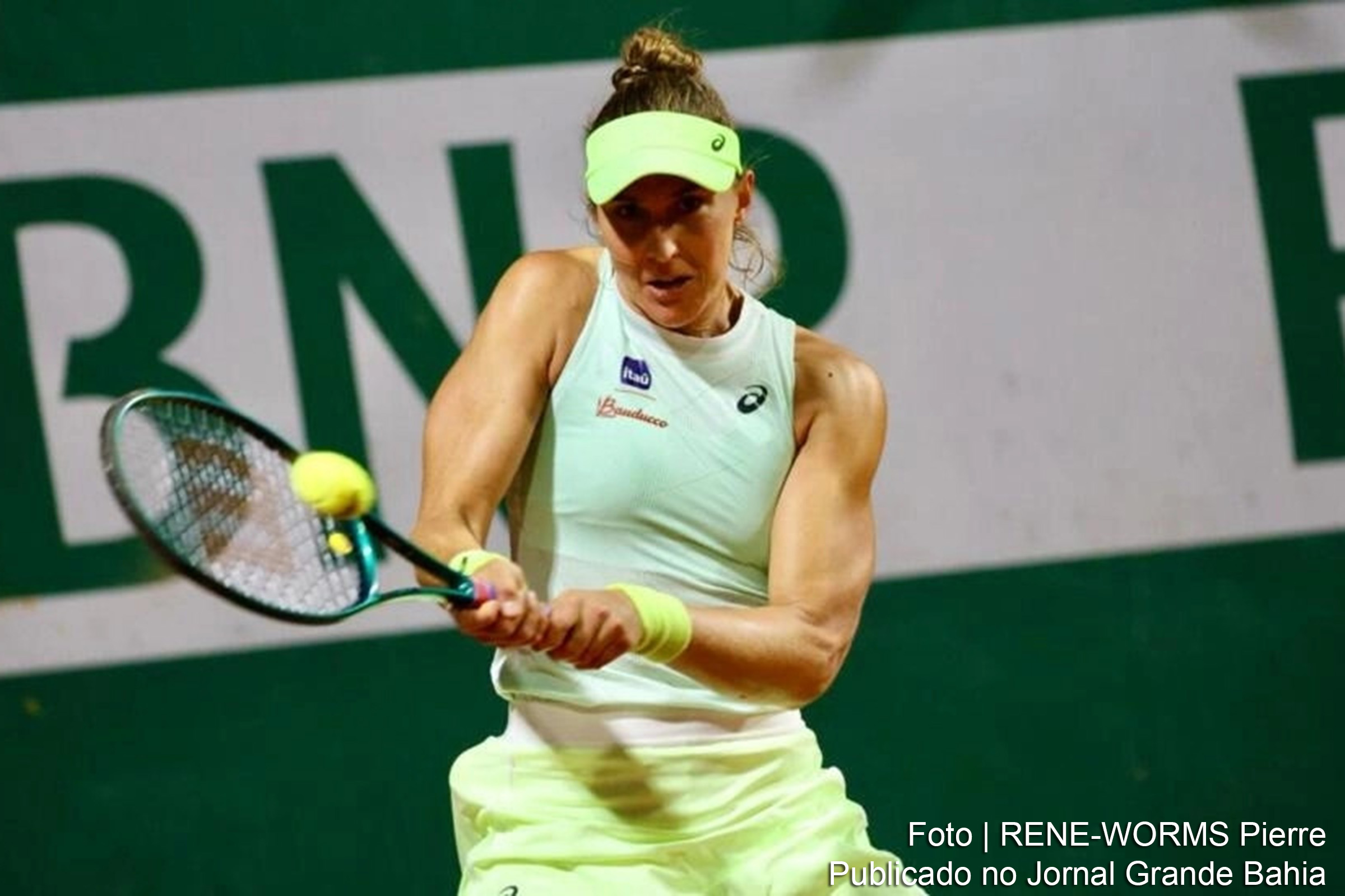 Partidas intensas marcam o fim do caminho de brasileiros no torneio francês de tênis.