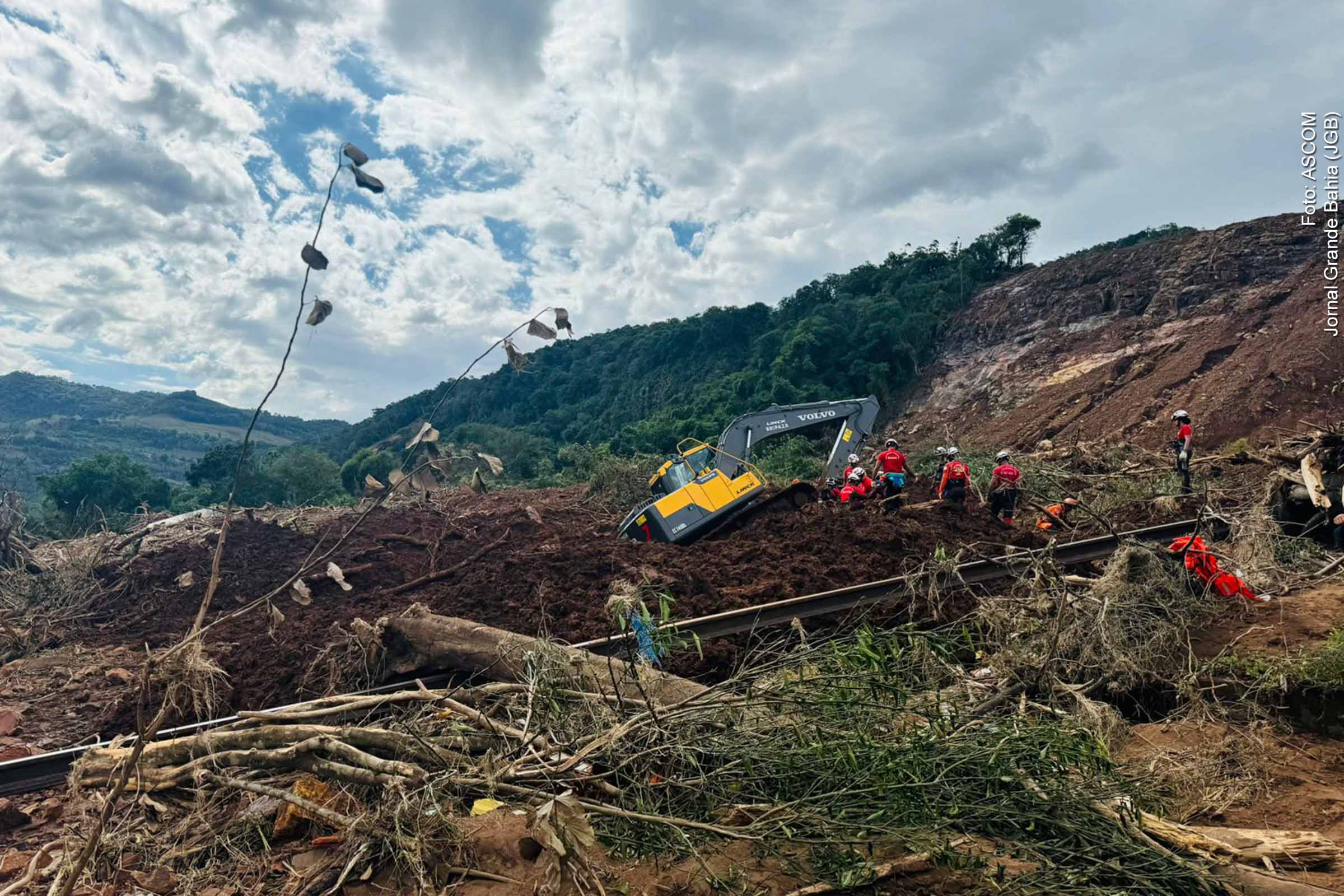 Bombeiros baianos continuam buscas por desaparecidos no Rio Grande do Sul